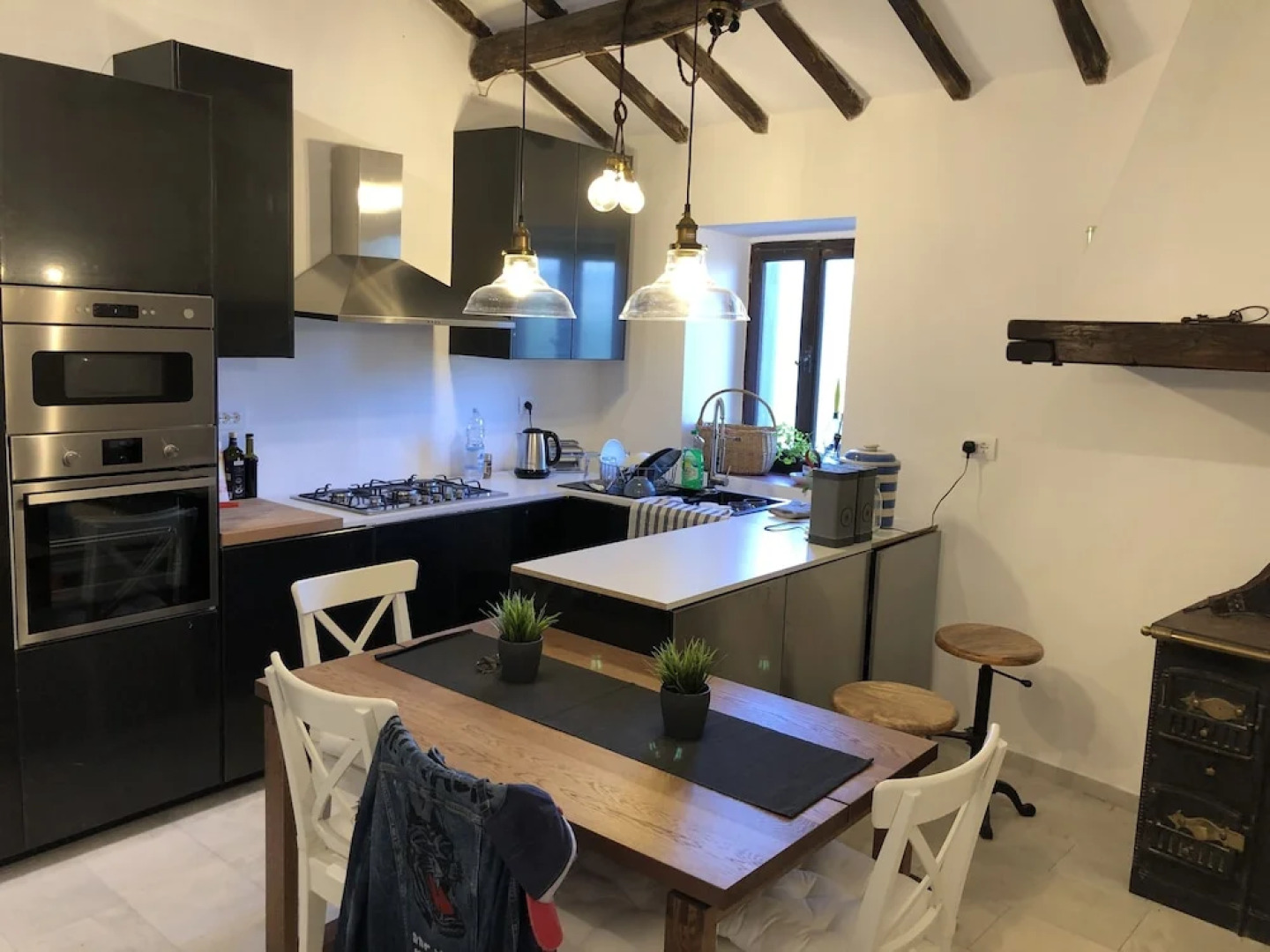 Fosdinovo 5-bed Villa- a Tranquil Retreat