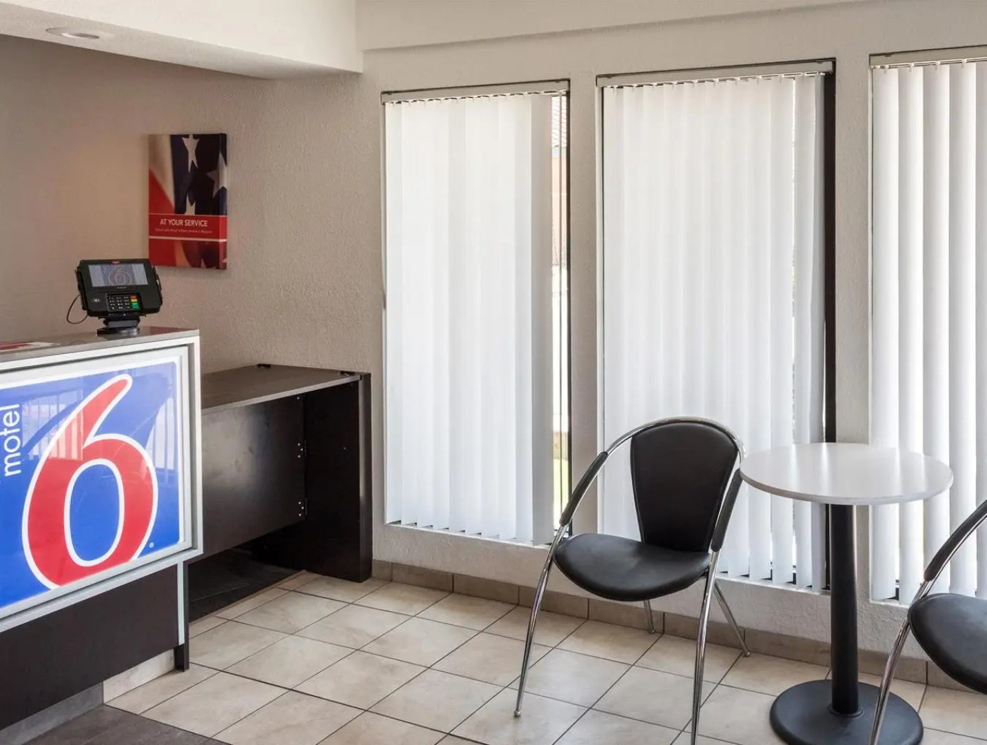 Motel 6 Bakersfield, CA - Convention Center