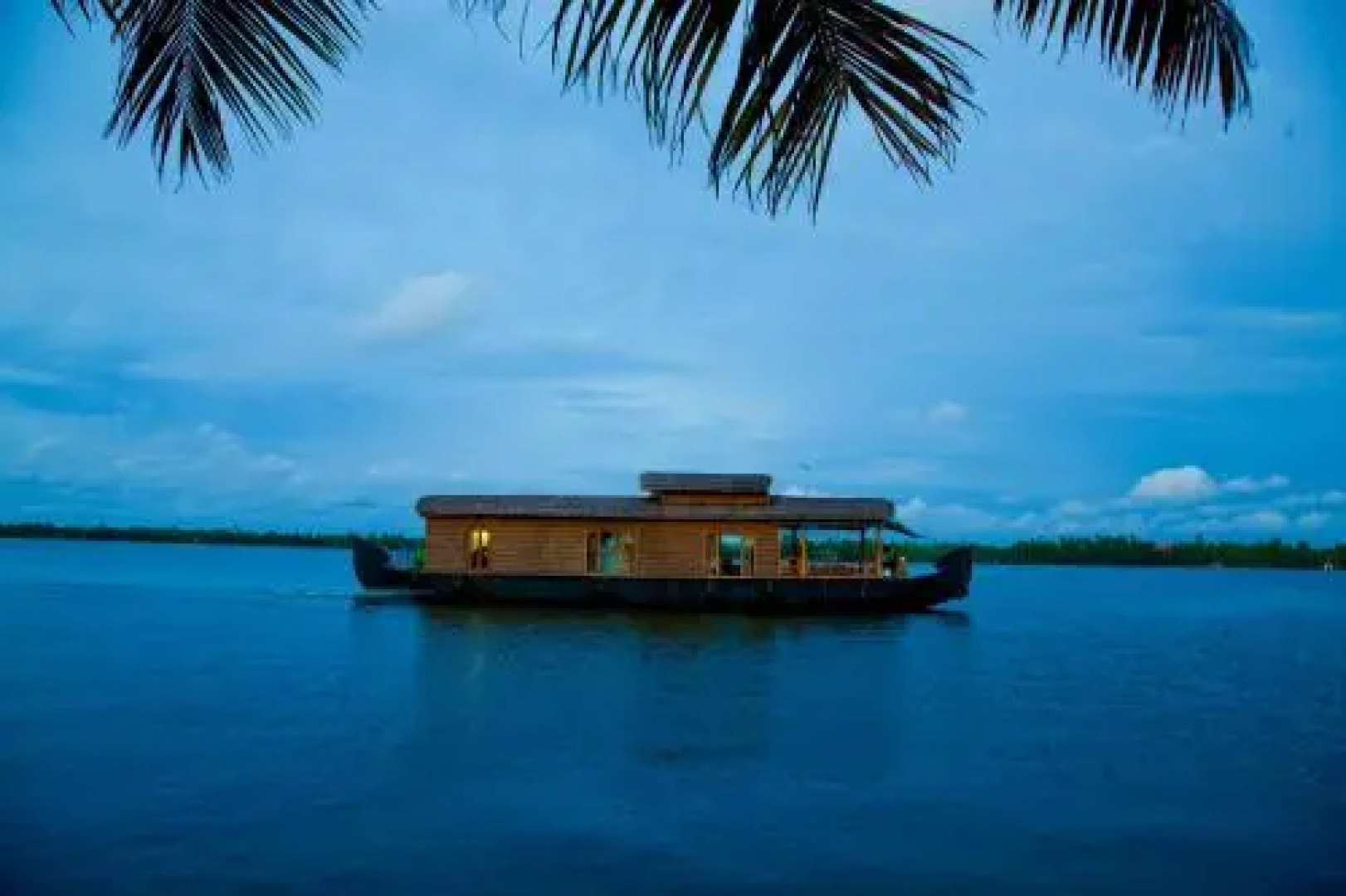 Abad Premium House Boat