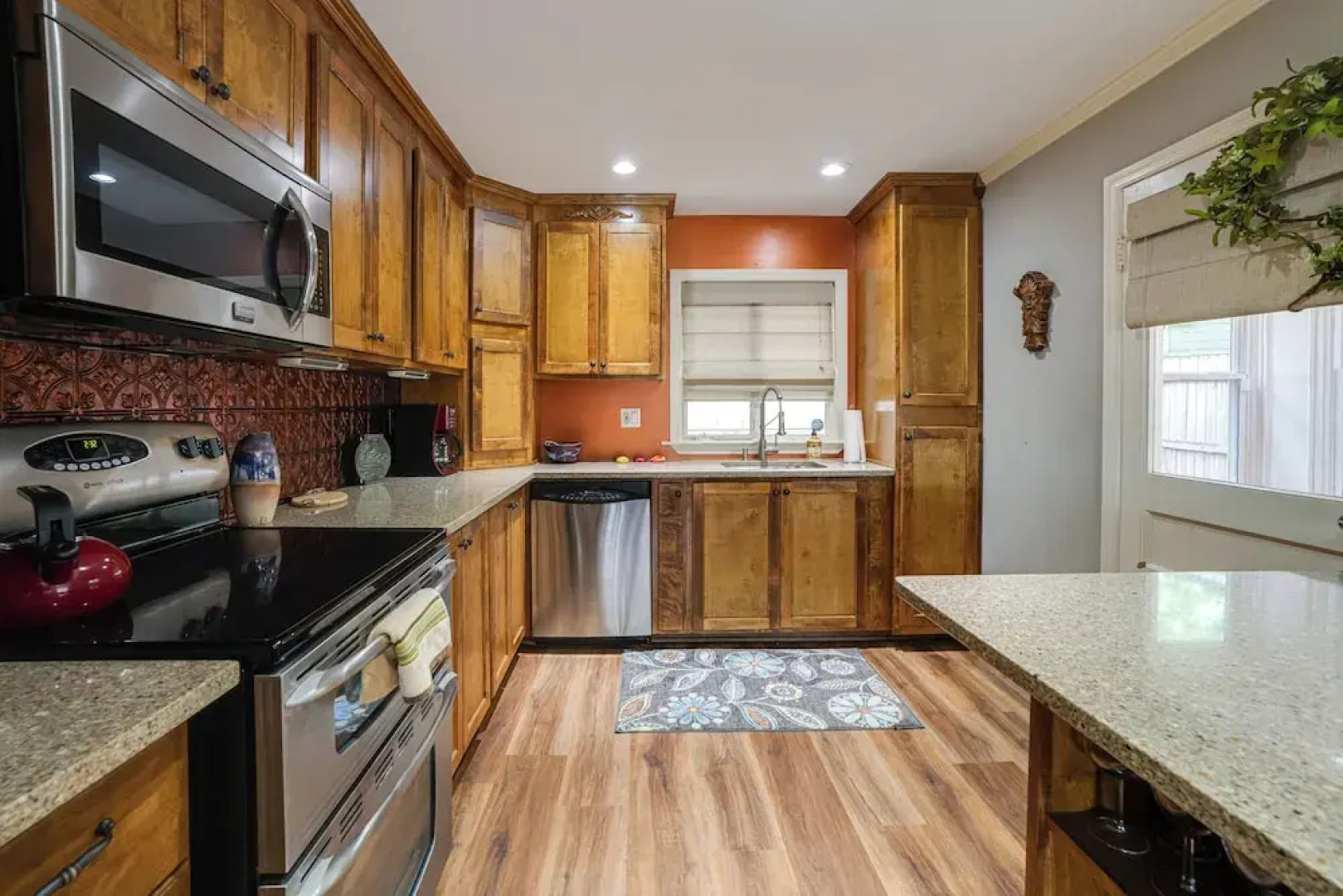 Mt Dora Garden Cottage w/ Patios, Walk to Downtown