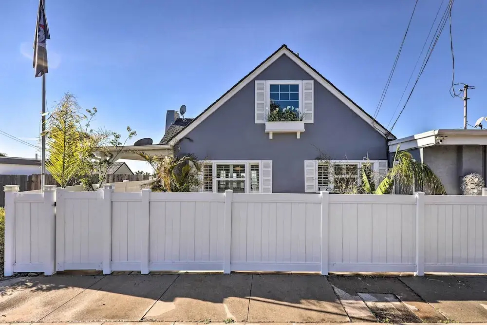 Walk to Ventura Beach: Comfy Home w/ Ocean Views
