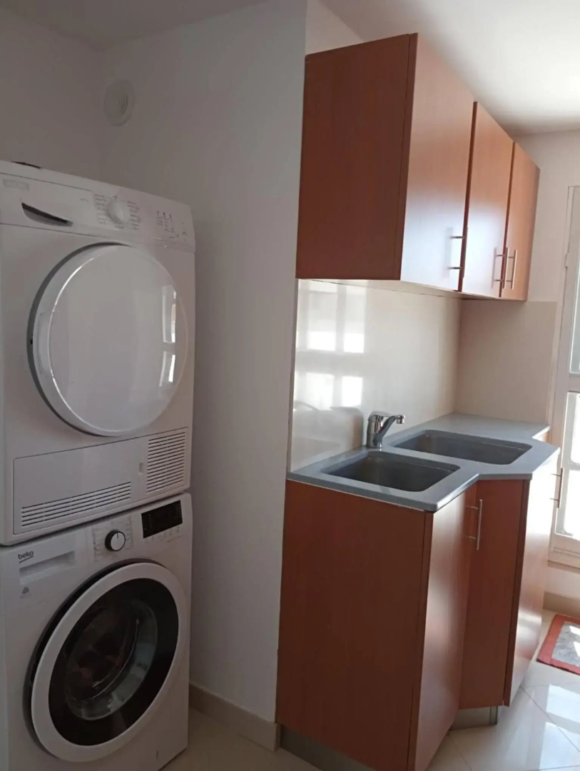 3 Bedroom Air-conditioned Apartment with Roof Terrace