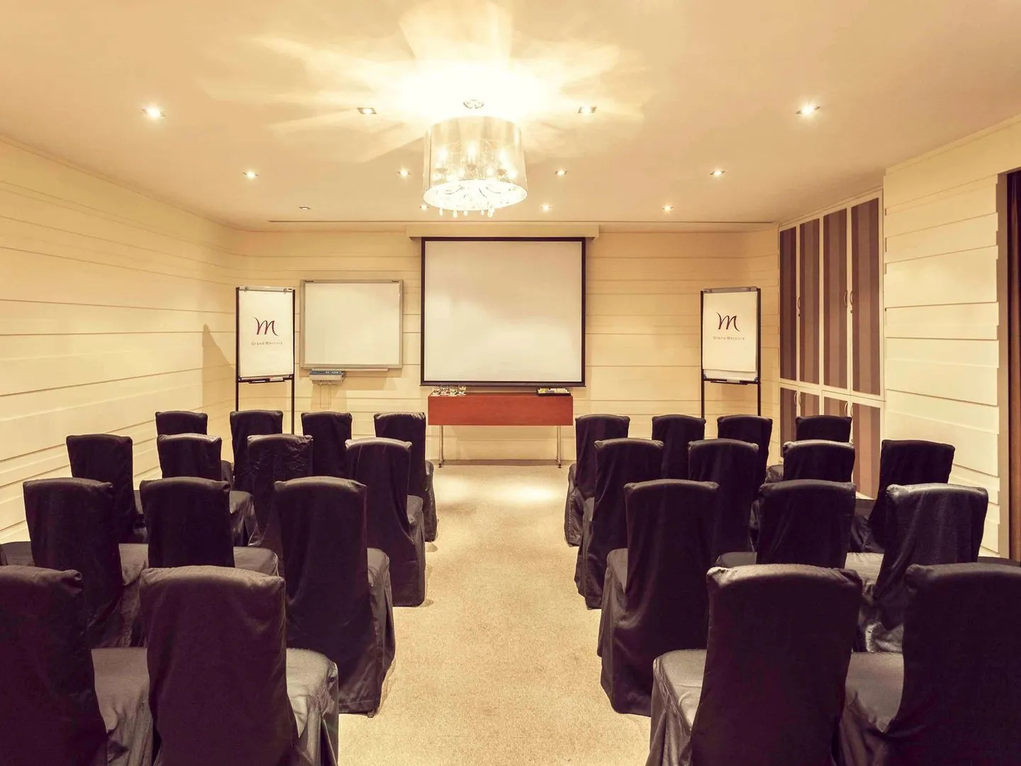 Grand Mercure Vadodara Surya Palace Hotel