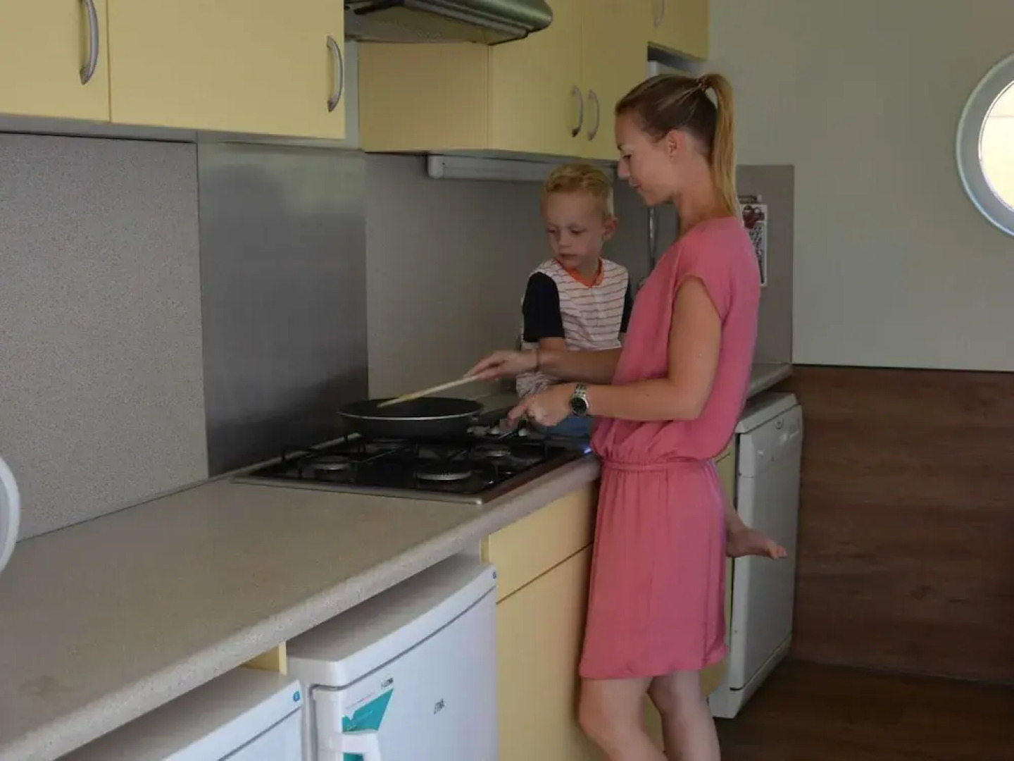 Bungalow in 's-gravenzande With Nautical Charm