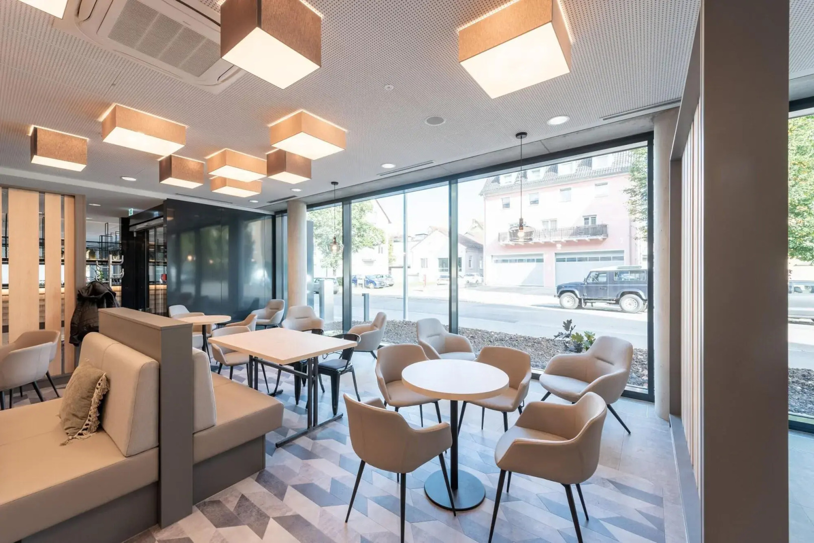 Отель Holiday Inn - the niu, Timber Esslingen, an IHG Hotel