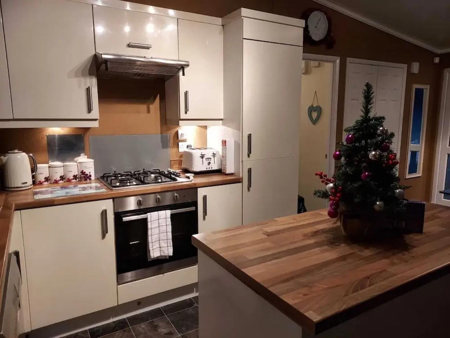 Jonstone Pines Lodge at Cayton Bay Holiday Park