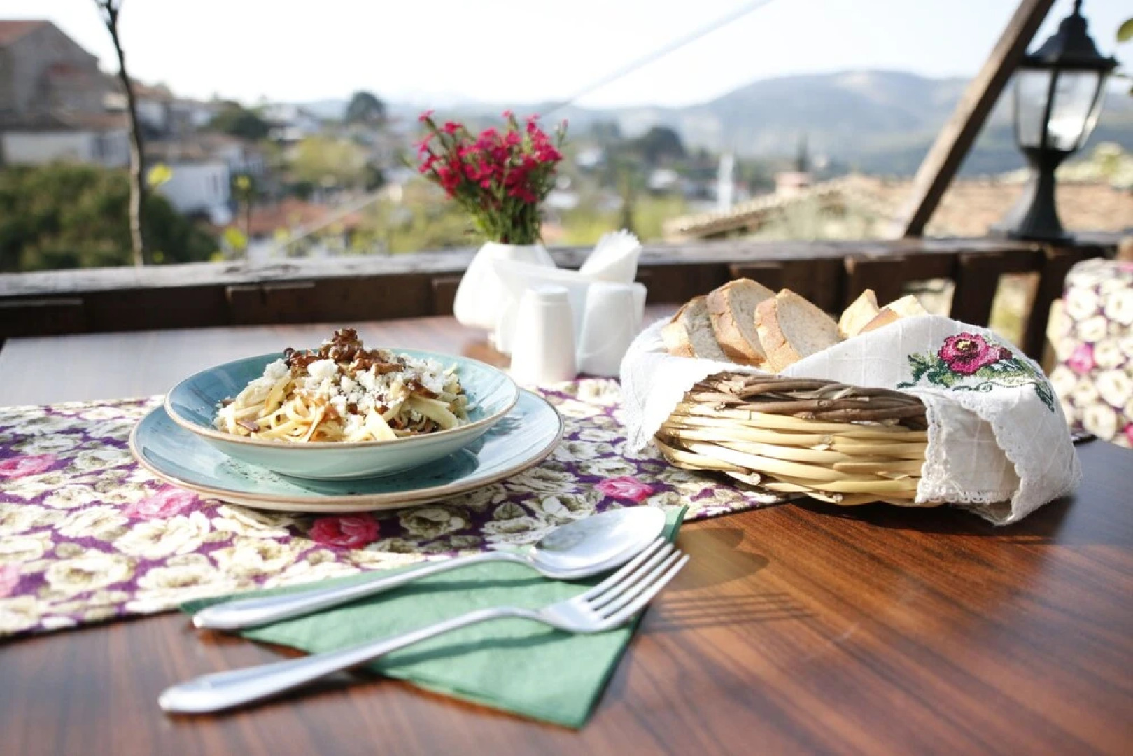 Shiraz Hotel & Restaurant