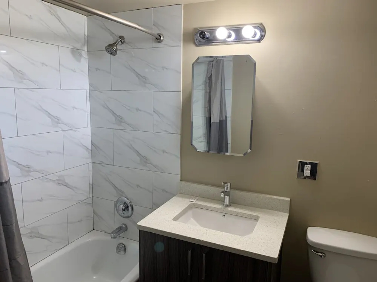 Okanagan Royal Park Inn by Elevate Rooms