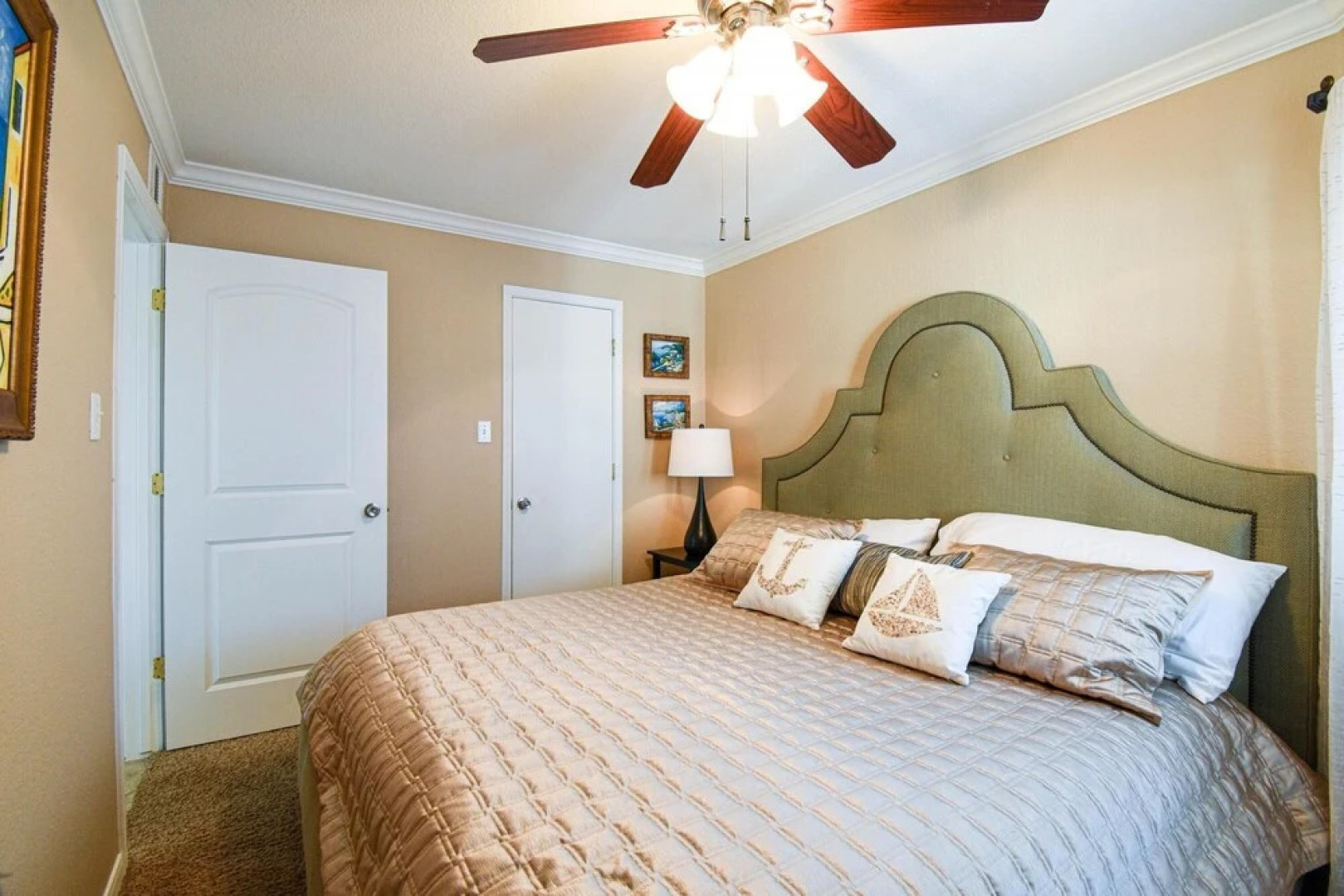 Seascape 2216 Hotel Room