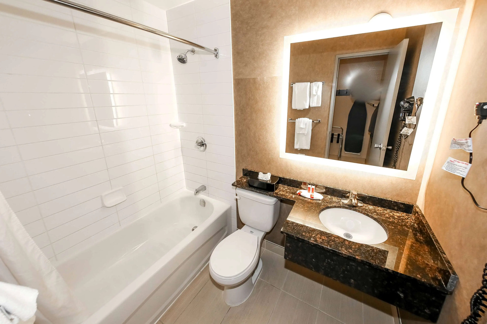 Howard Johnson by Wyndham Winnipeg West