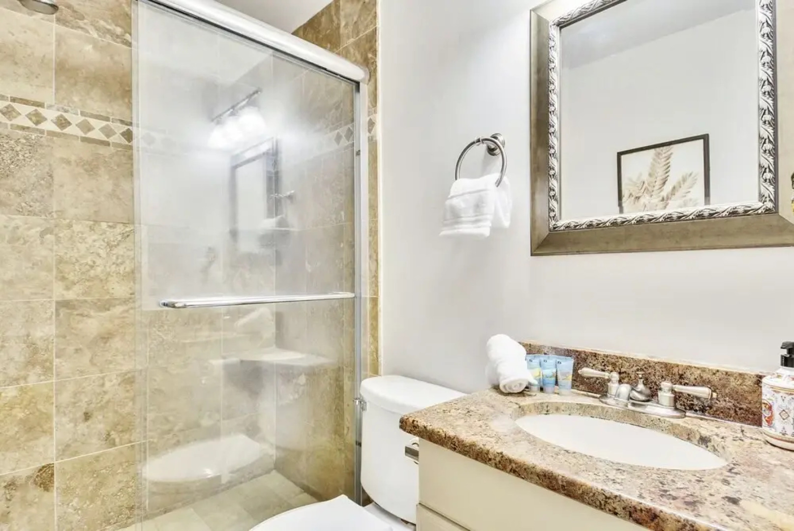 Top Rated Townhome - Our Reviews say it All. Large Discount During Pandemic. Self Checkin, Pet Friendly! Super-host Support