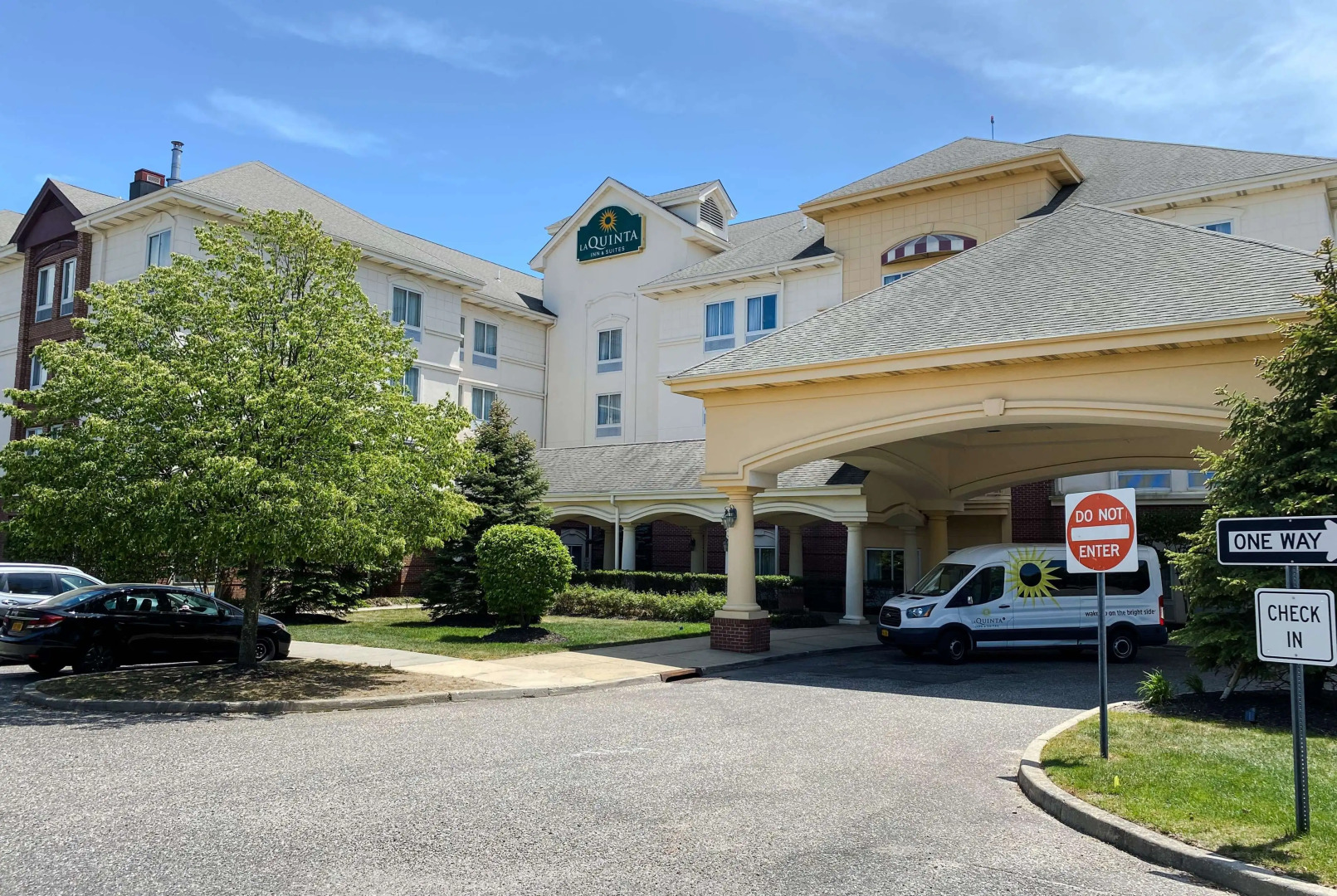 La Quinta Inn & Suites by Wyndham Islip - MacArthur Airport