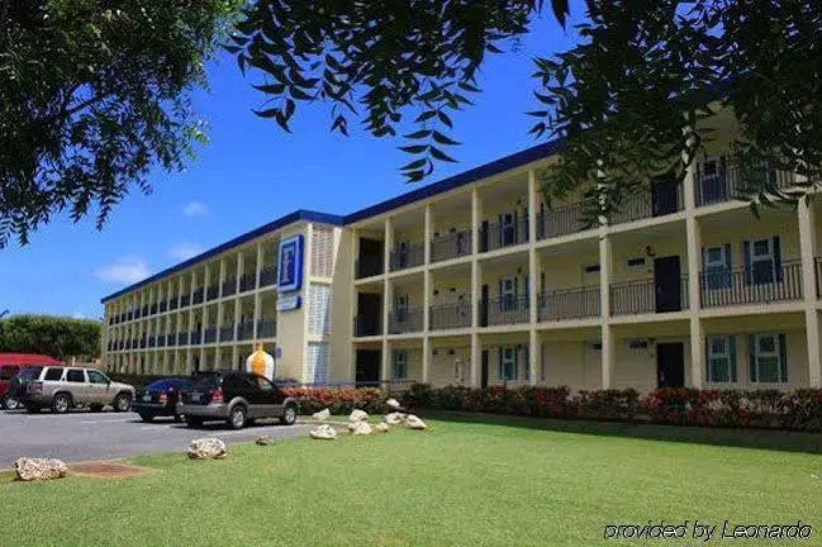 Faro Suites and Conference Center