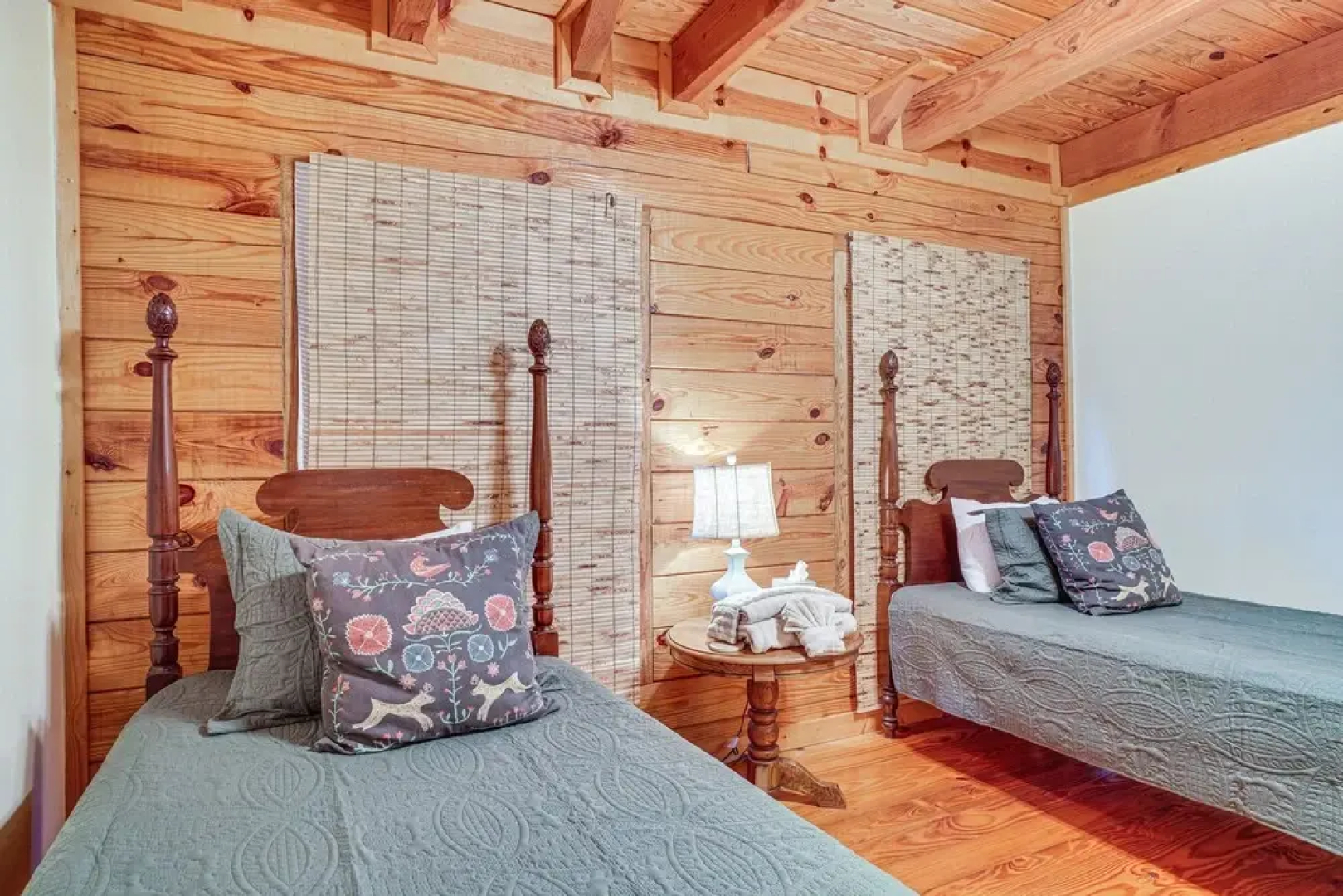 Spacious Log Cabin in Helen w/ Deck & Pool Access!