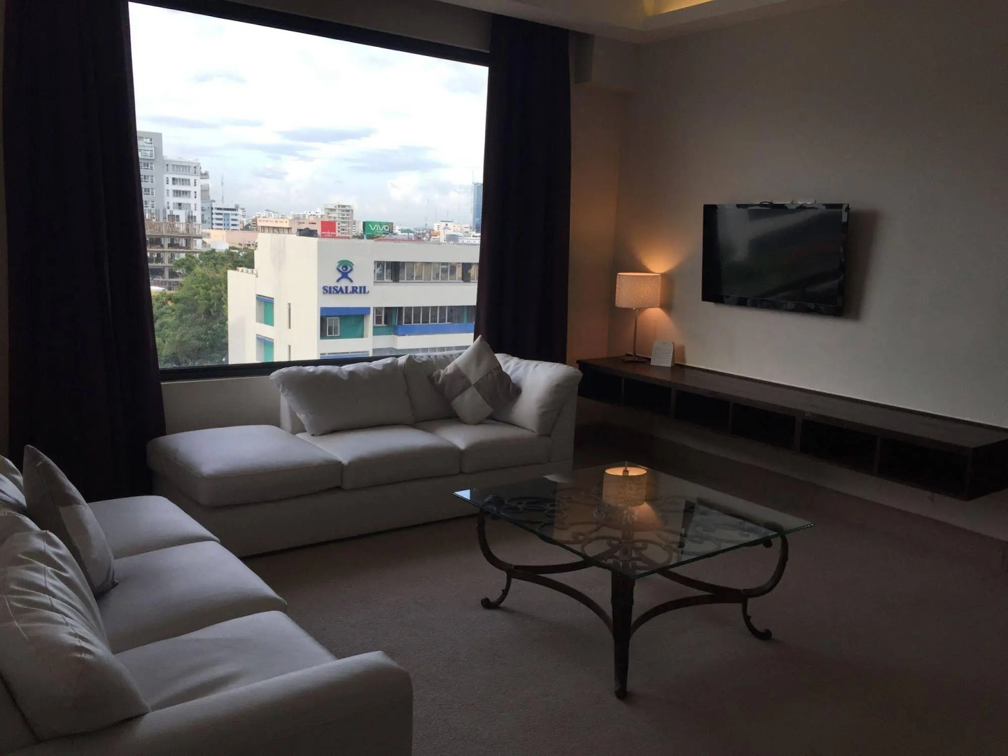 Weston Suites & Hotel