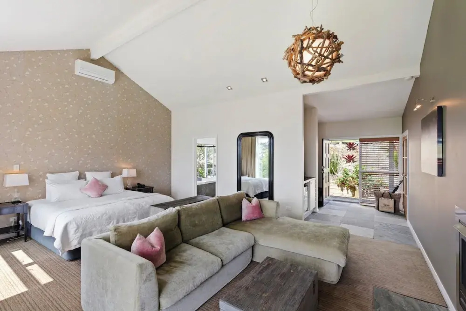 Woodhouse Mountain Lodge