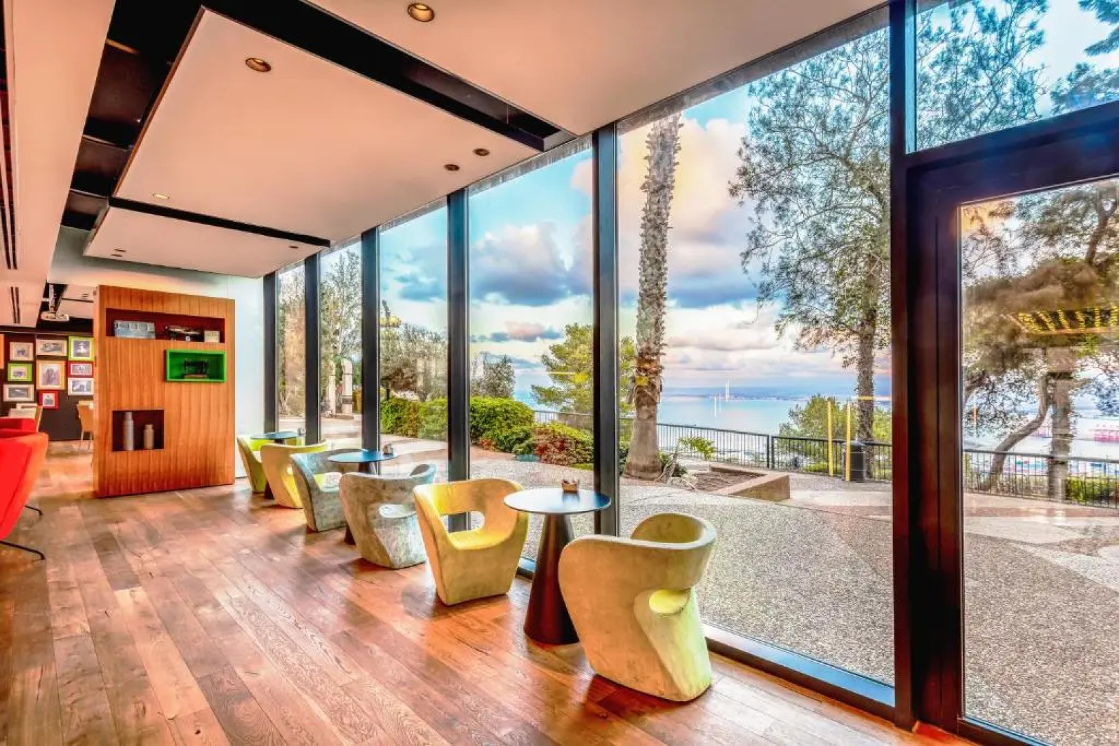 Bay View Haifa Hotel