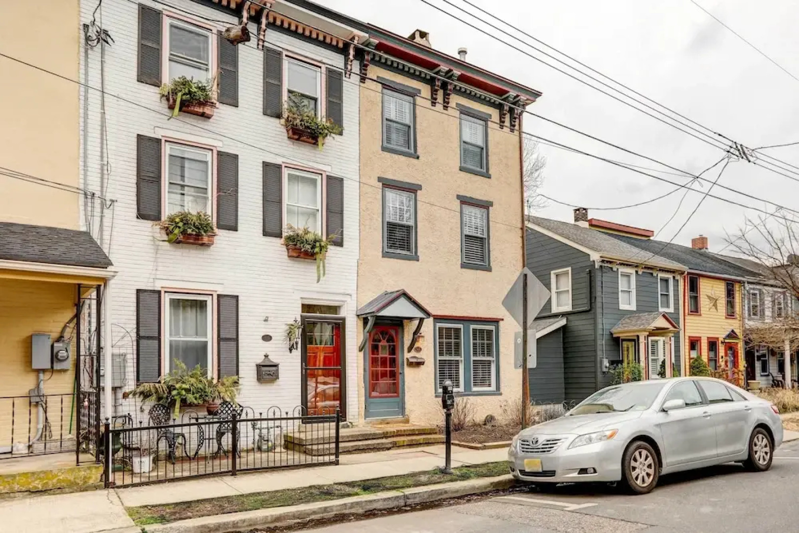 'brooke House' In The Heart of Downtown w/ Patio!