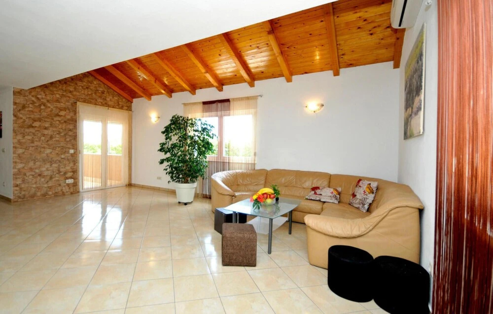 Beautiful Home in Kastel Stafilic With Wifi and 4 Bedrooms