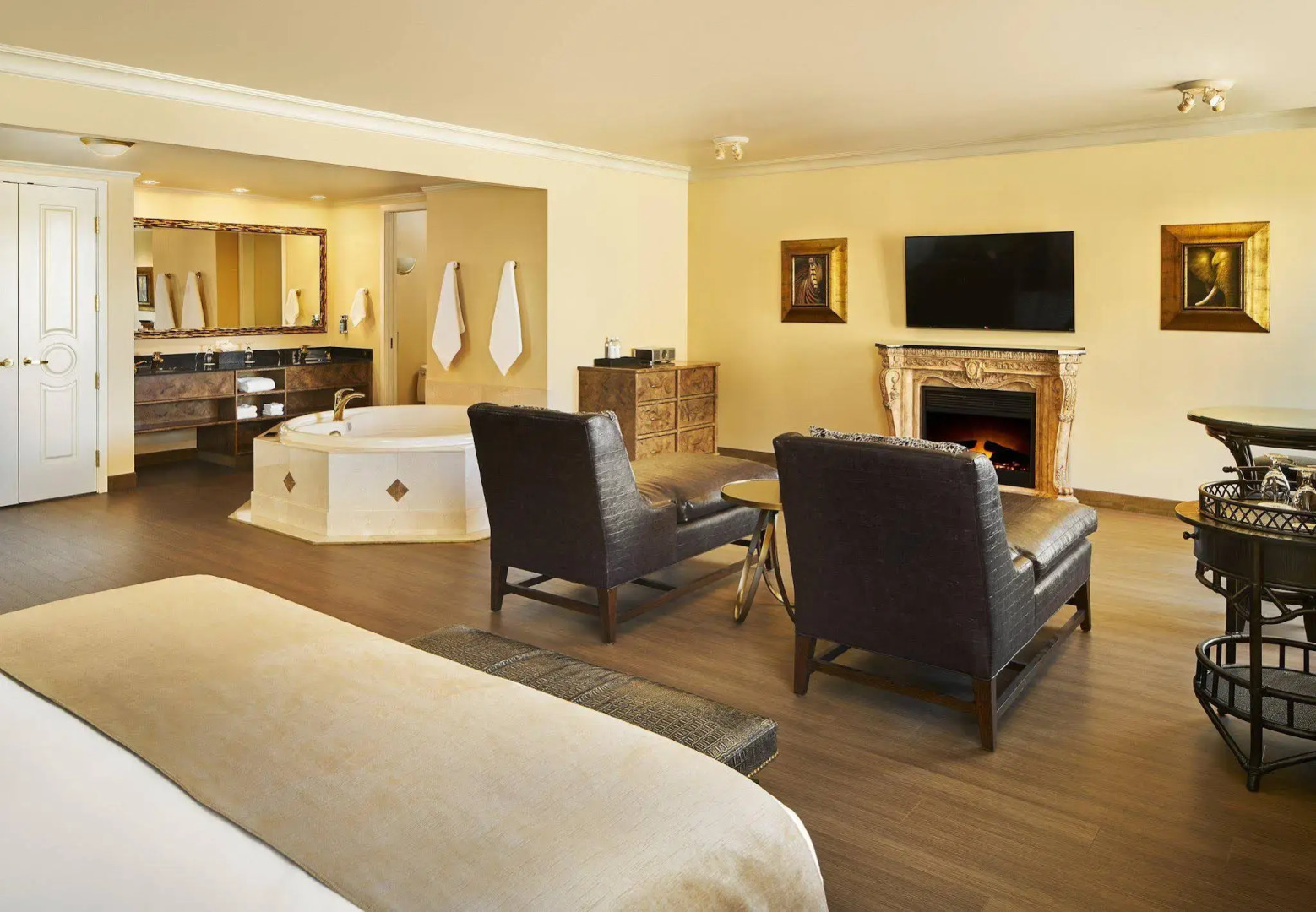 The Davenport Tower, Autograph Collection