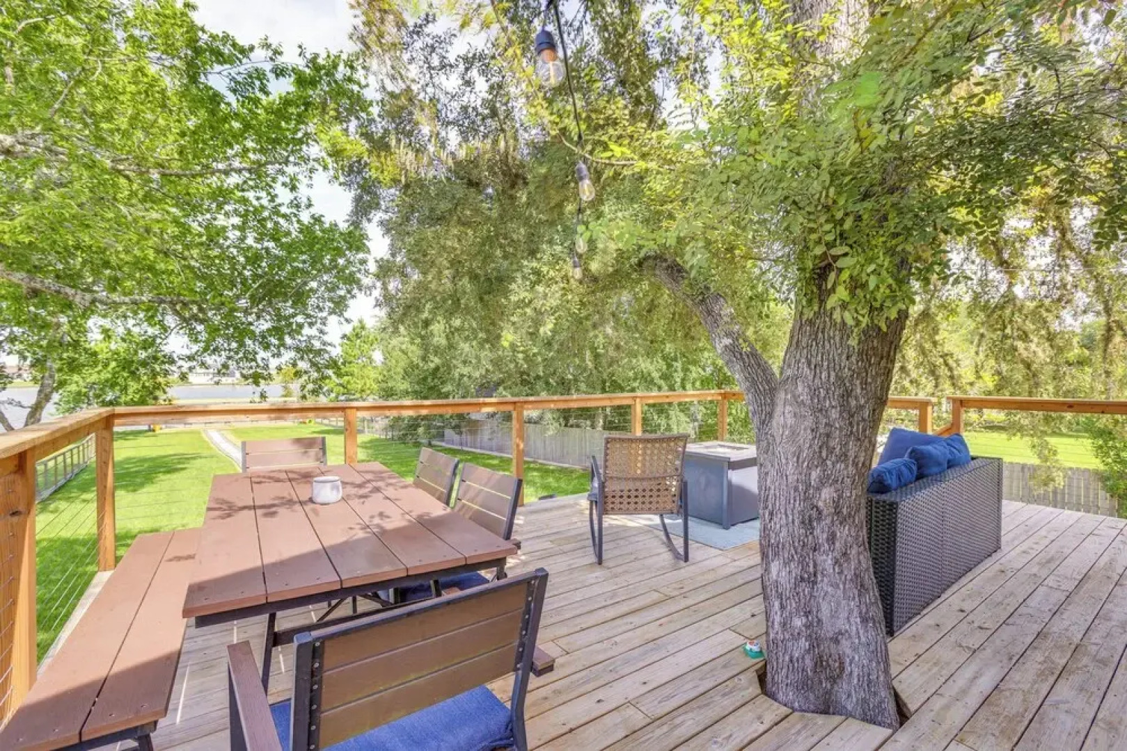 Willis Waterfront Home w/ Deck on Lake Conroe!