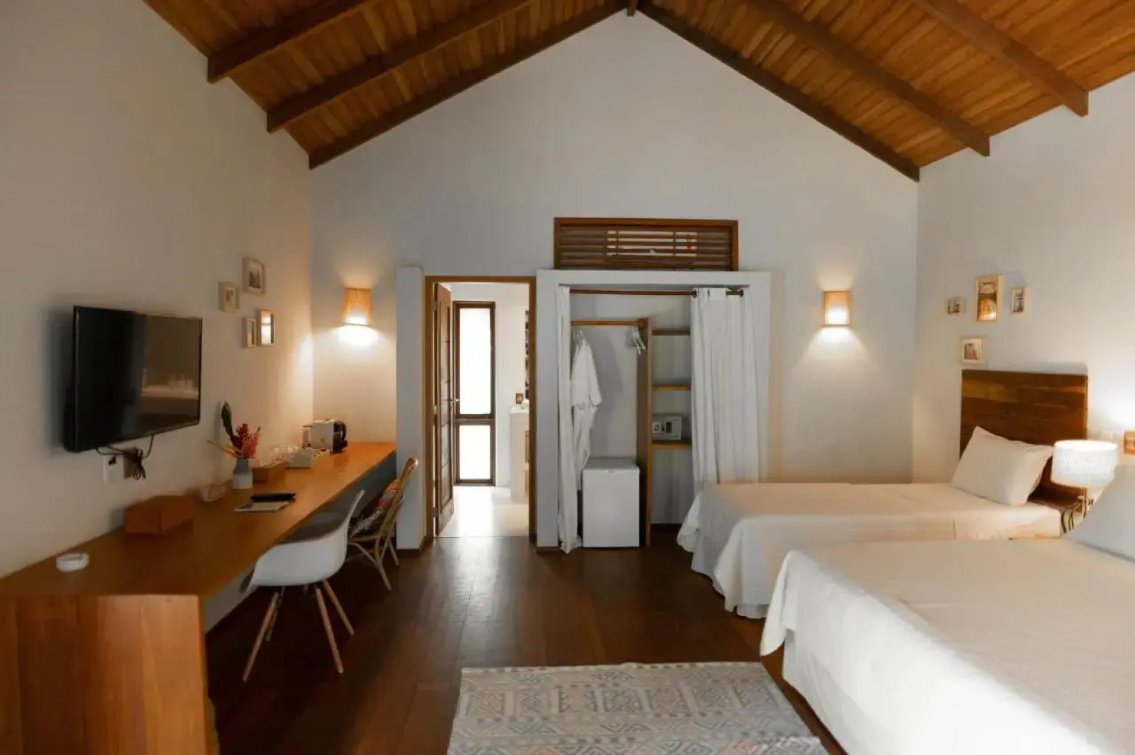 Madeiro Beach Hotel And Resort