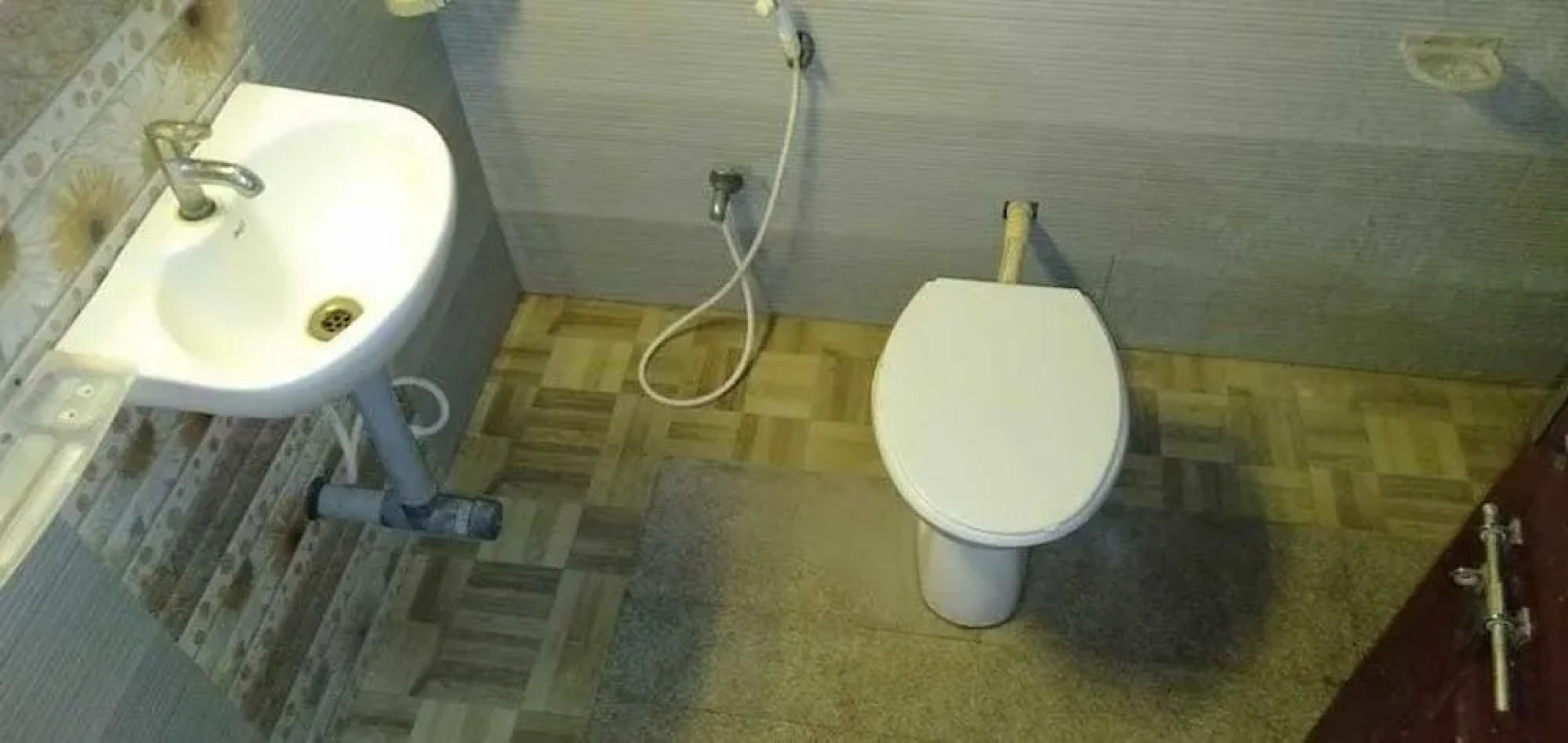 Iroomz Shivaratna Palace