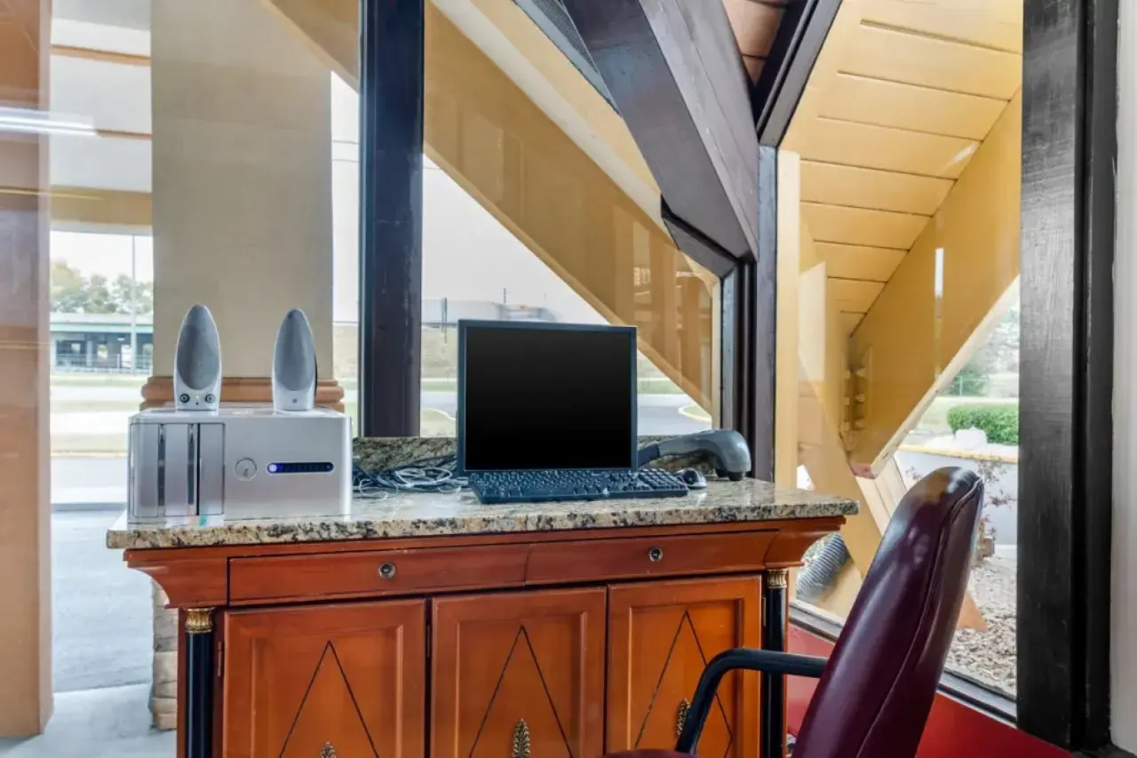 Perry Inn & Suites By Capital O National Fairground GA I 75