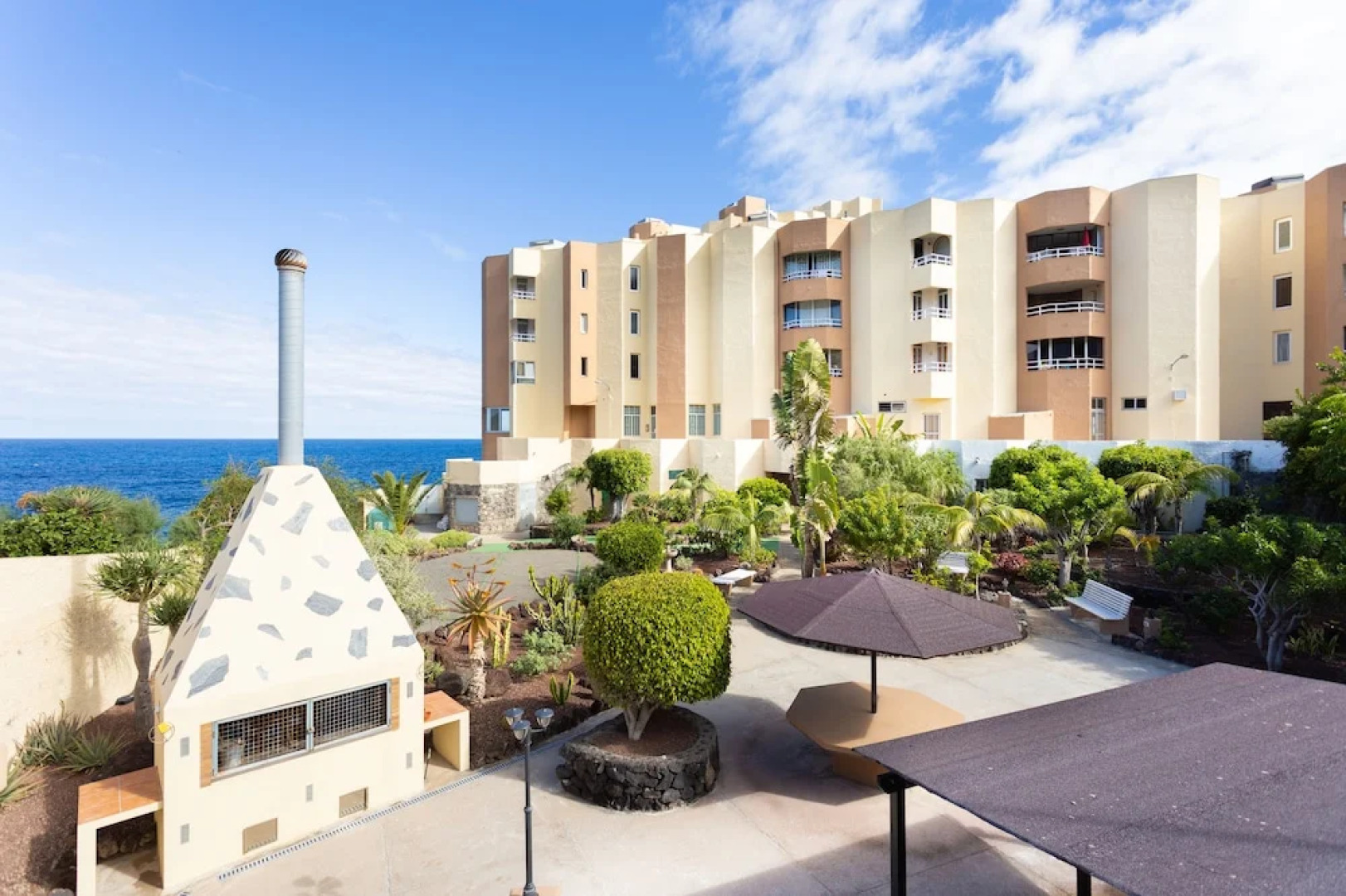 Los Silos Frontline with pool