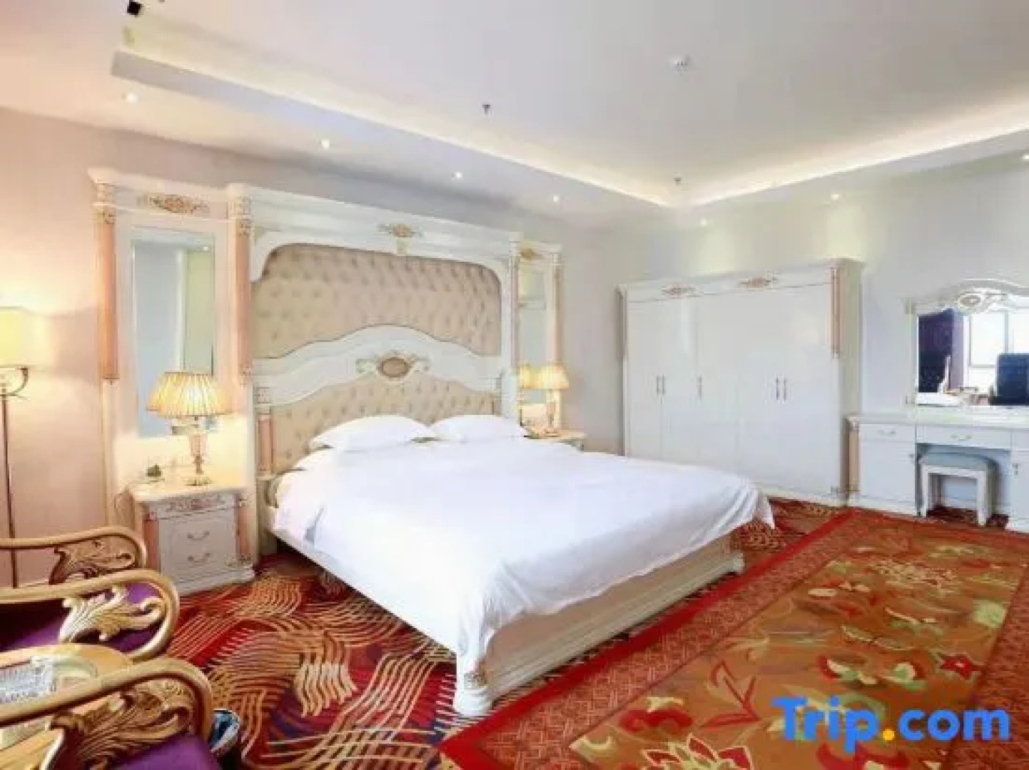 Longjinhu Holiday Hotel