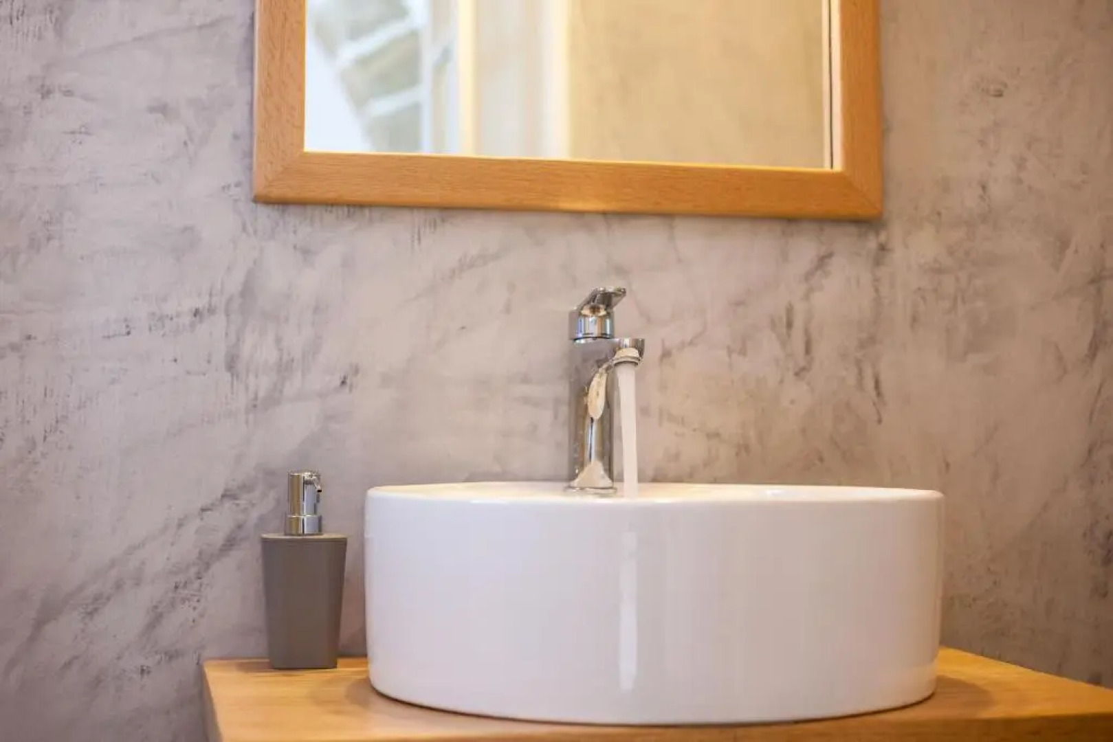 The Red Door in Koskinou