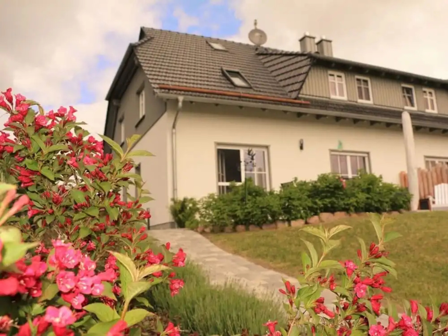 Feuerstein House Monchgut