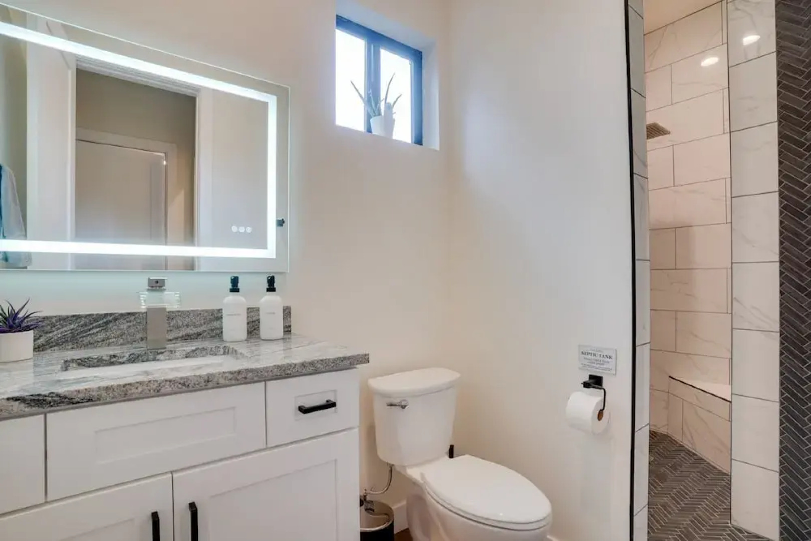 Chic Utah Getaway w/ Fireplace, Sauna & 2 Decks!