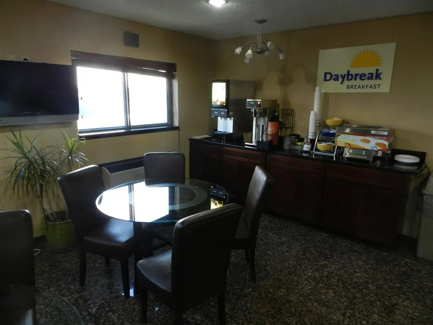 Days Inn Le Roy/Bloomington Southeast