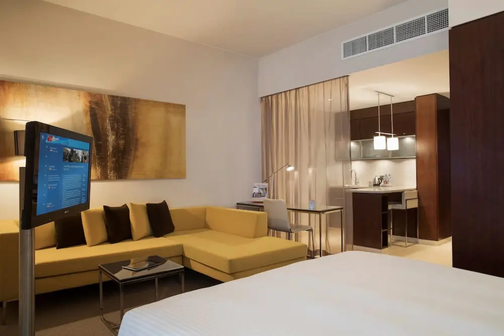 Centro Capital Centre by Rotana Hotel