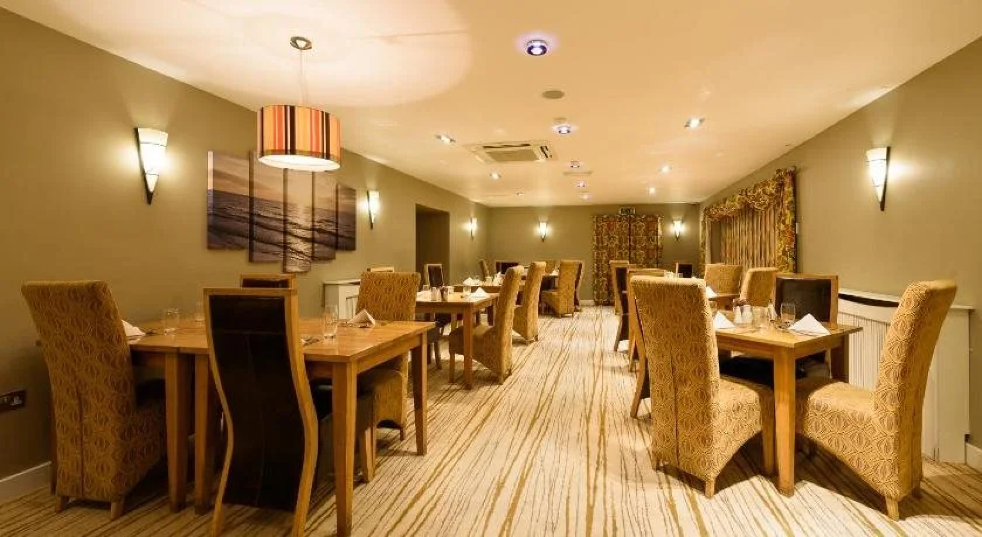 The Britannia Inn & Waves Restaurant