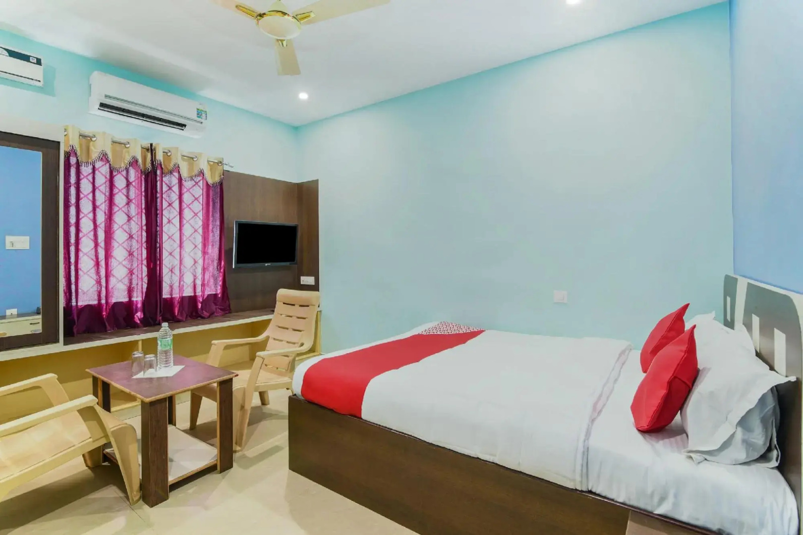 Oyo 36425 Sri Sai Residency