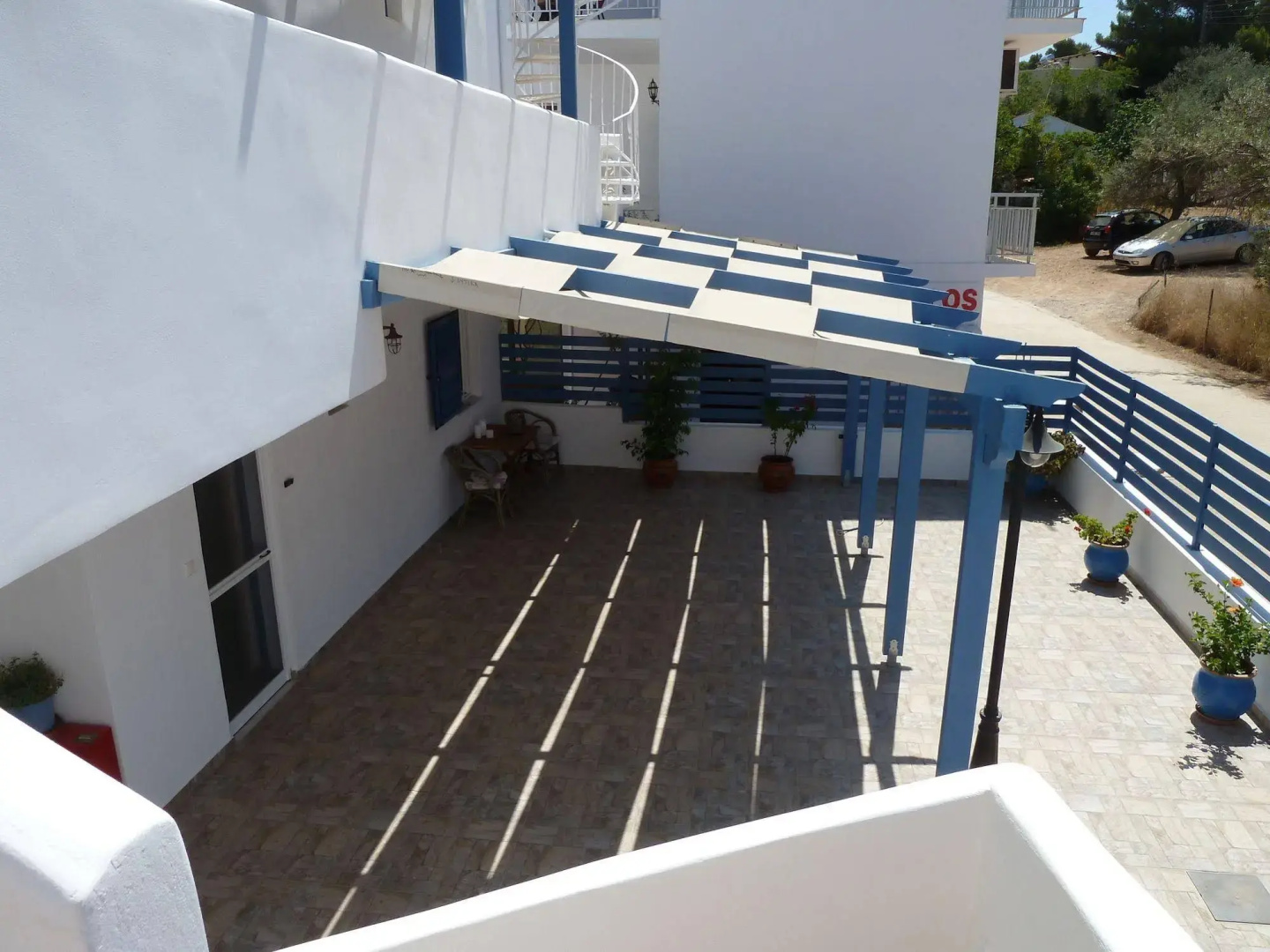 Dedes Apartments
