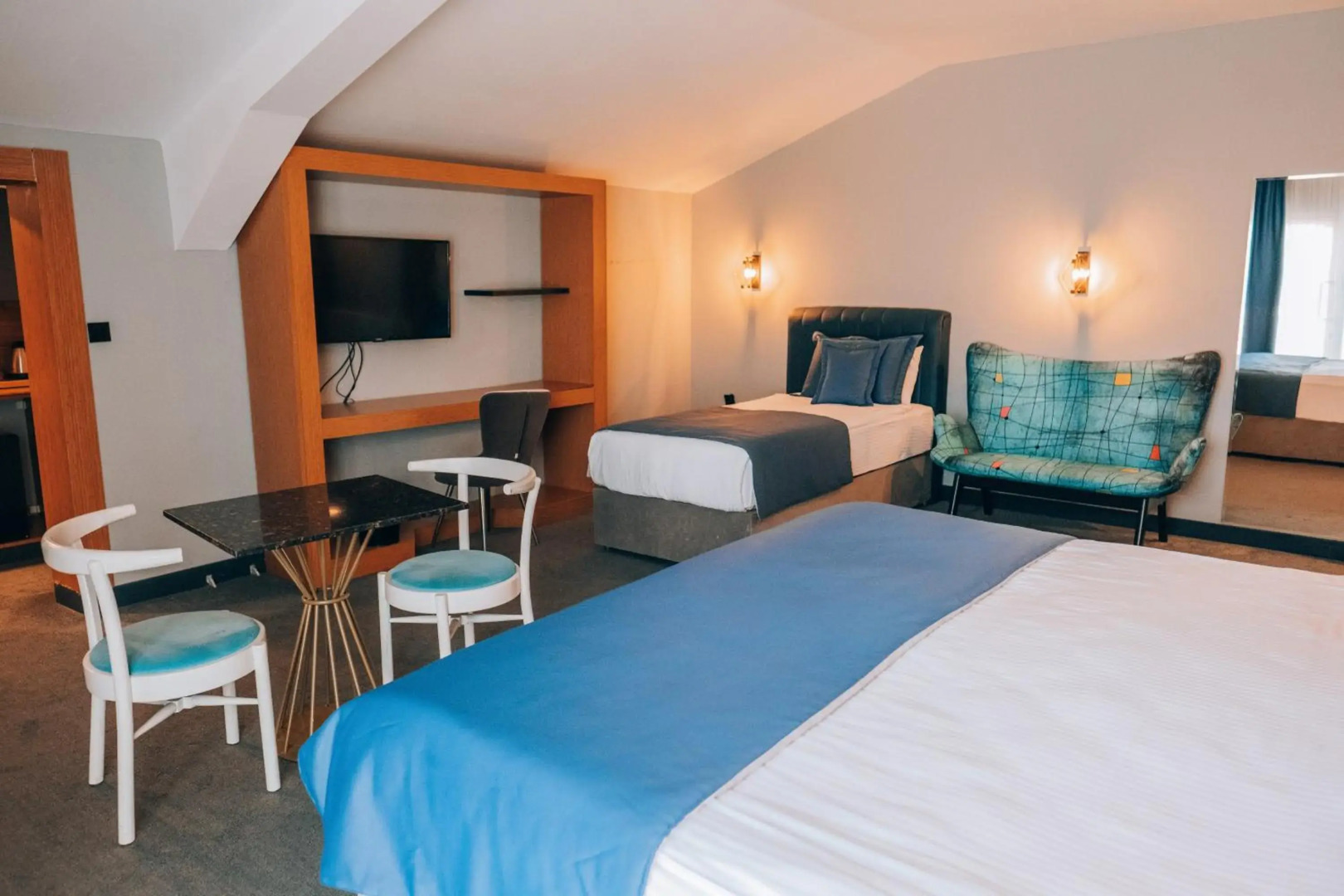 Roof 264 Hotel and Suites