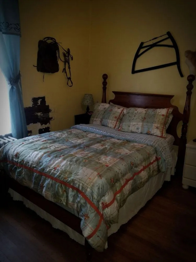 Hatfield McCoy House Inn