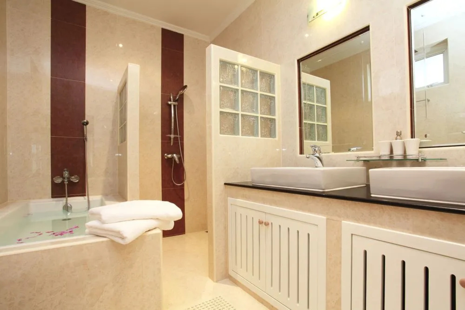 The Chase & Foxlea Villas