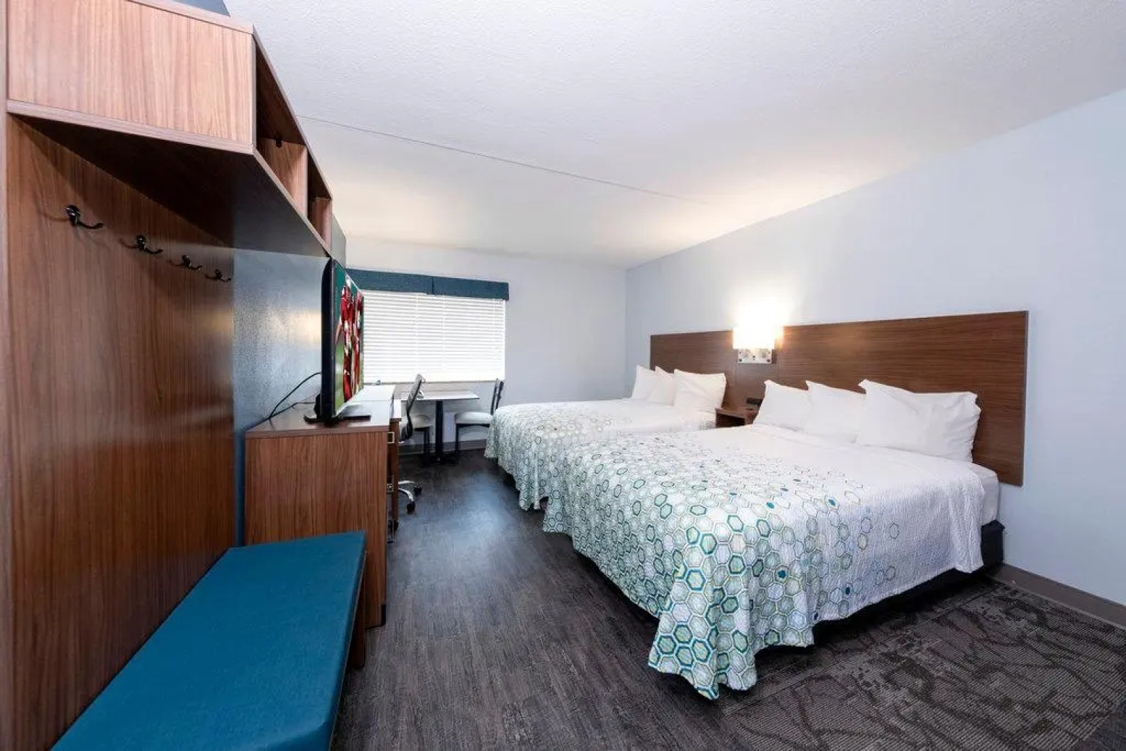 HomeTowne Studios by Red Roof Wilmington - New Castle