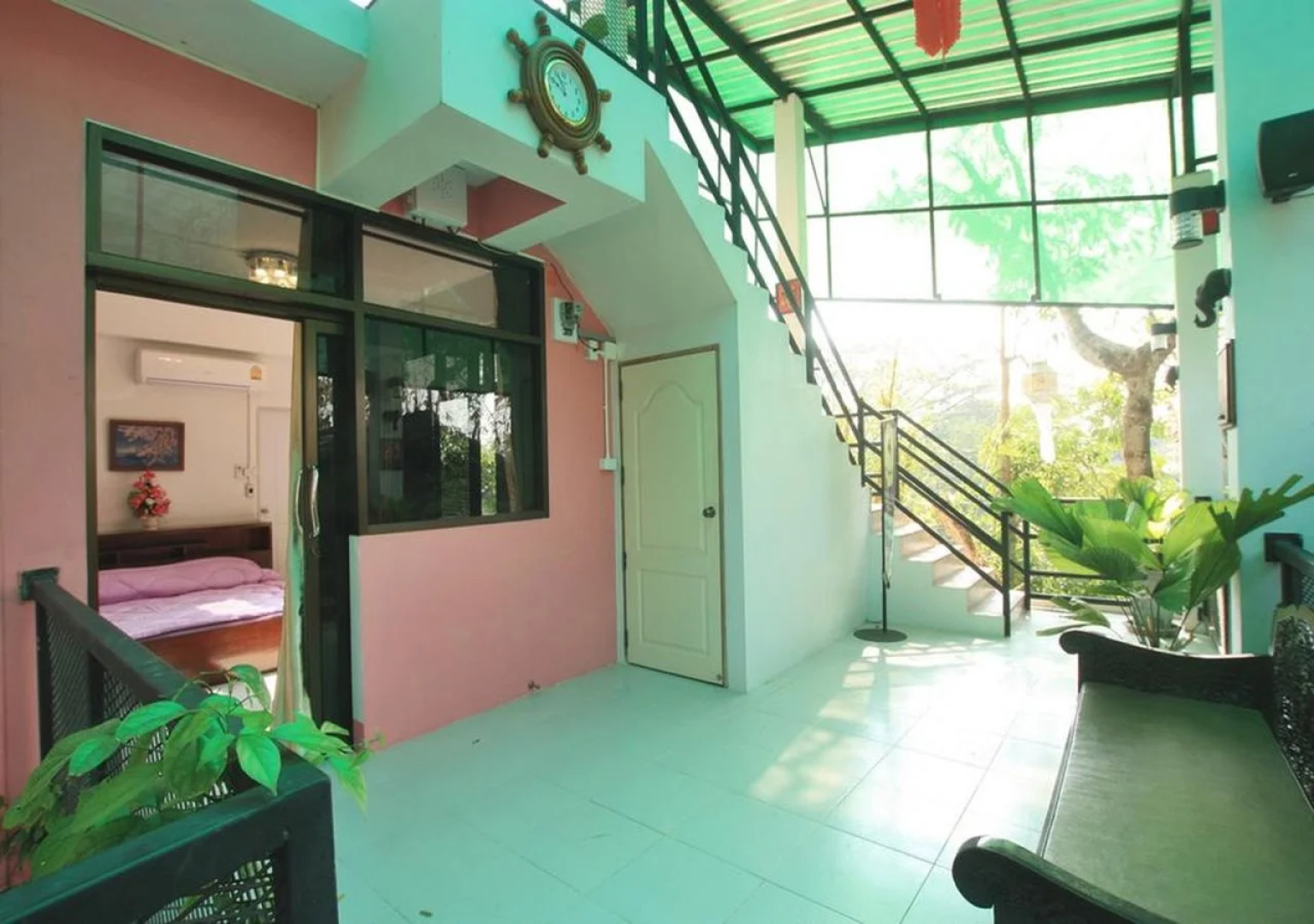 A-Ga-Pe Coffee Bar & Hostel