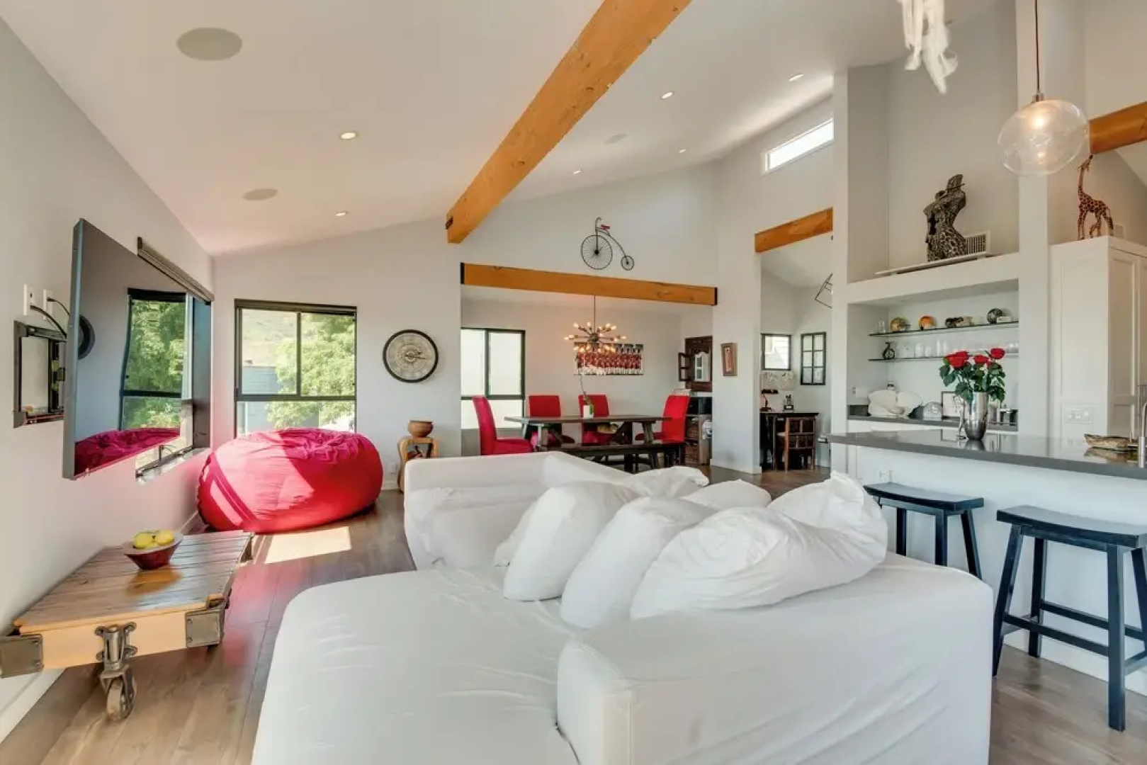 Malibu Retreat w/ Balcony & Mountain Views