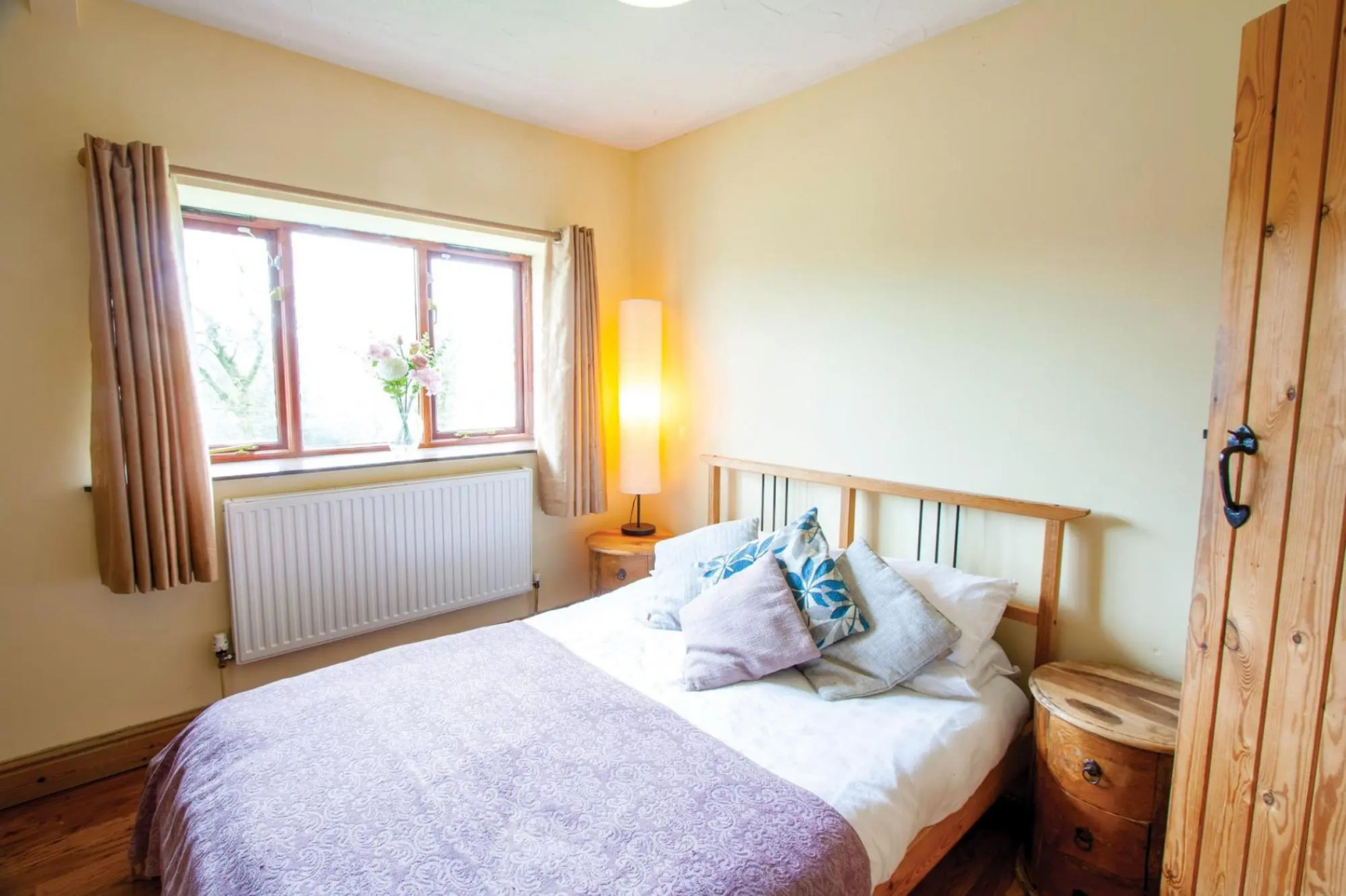 The Lake House Retreat - 7 Bedroom Holiday Home - Sleeps 20 - Southgate