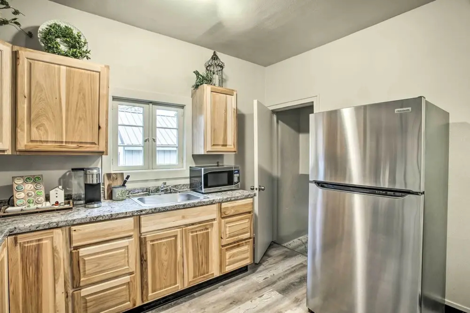 High-end & Homey Family Abode: Walk Downtown!