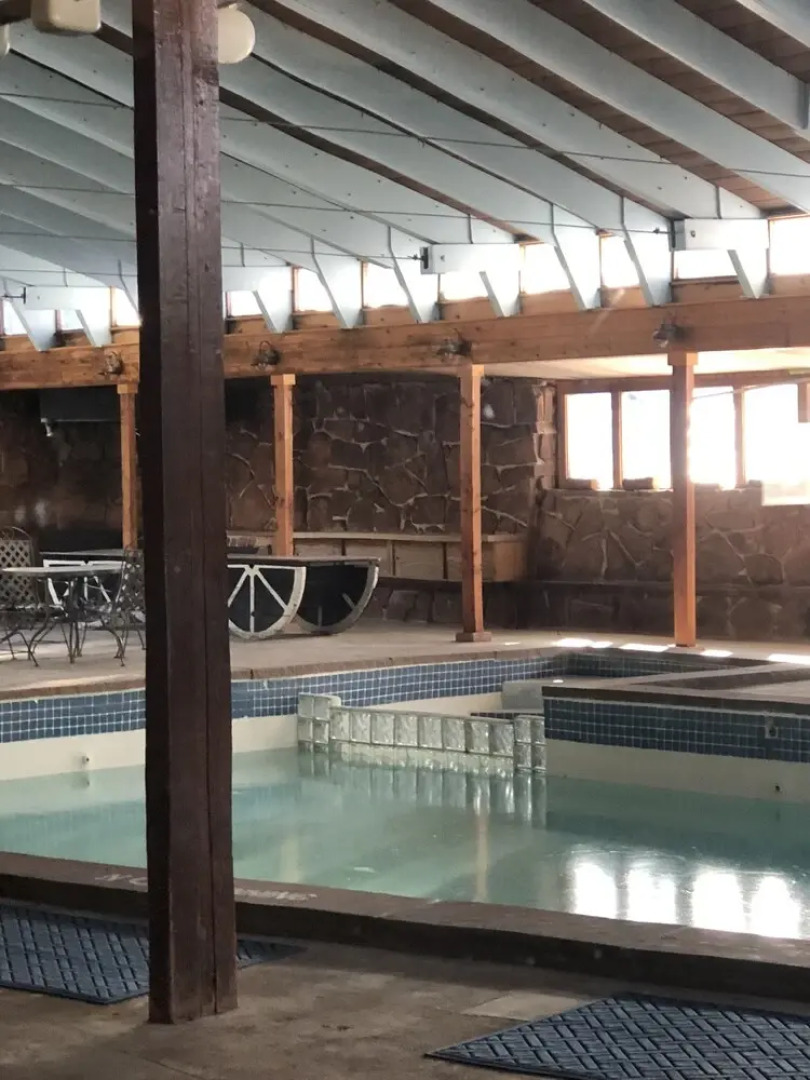 Riverside Lodge & Retreat