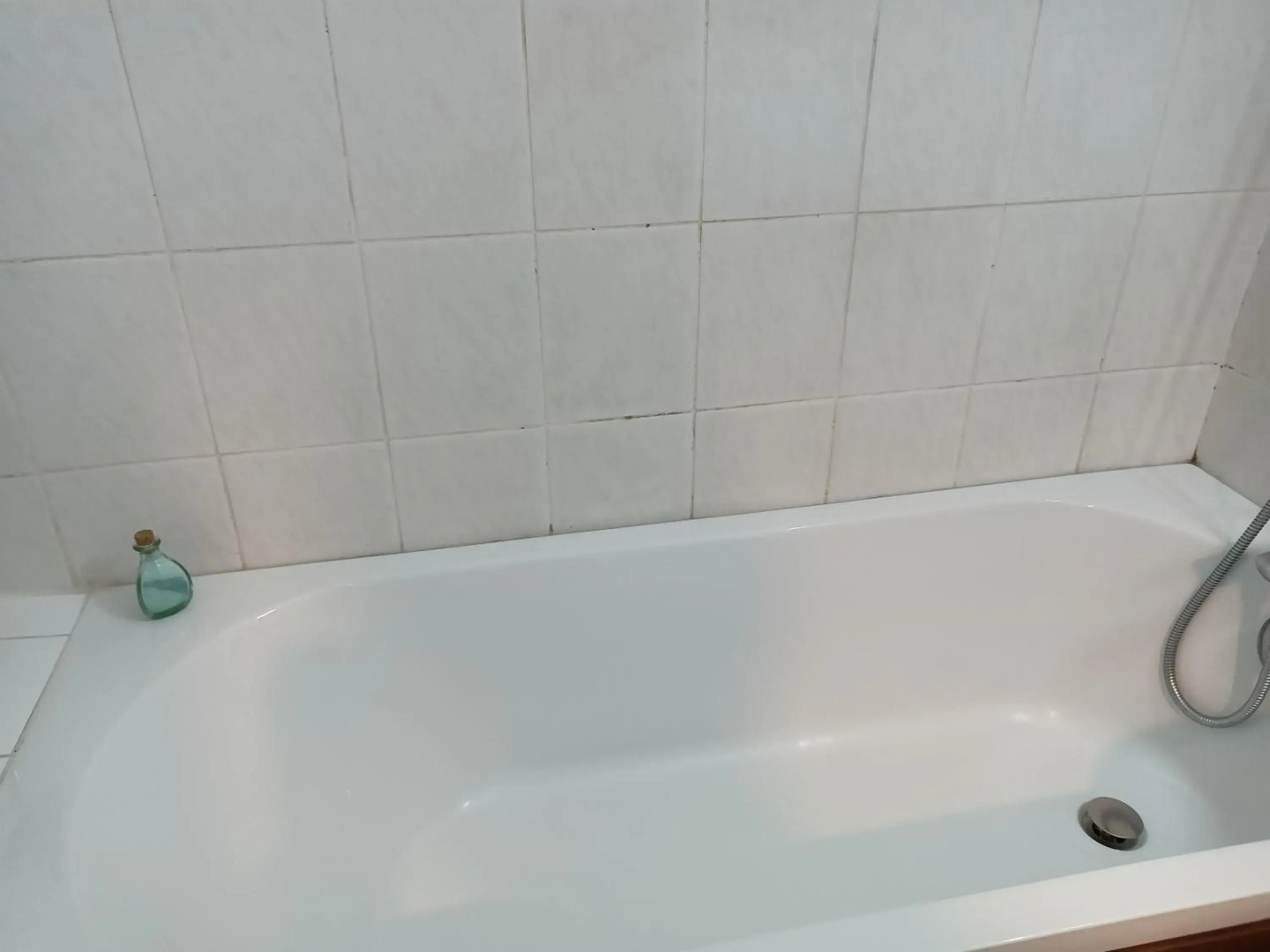 blue and yellow, appartement au calme, avec piscine, WIFI