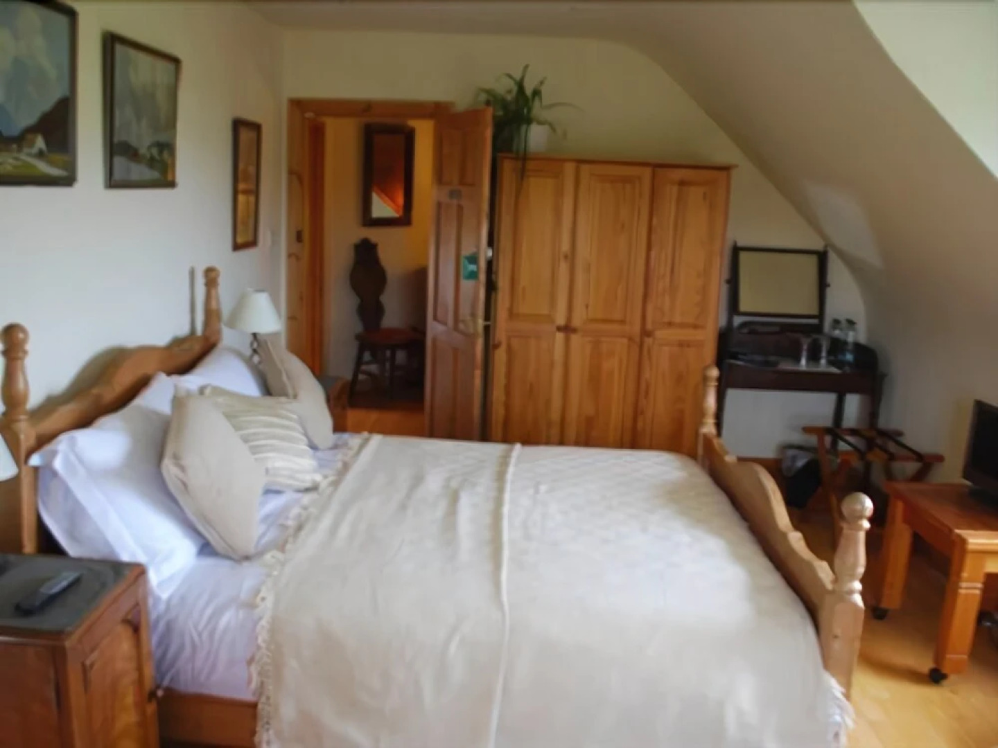 Carbery Cottage Guest Lodge