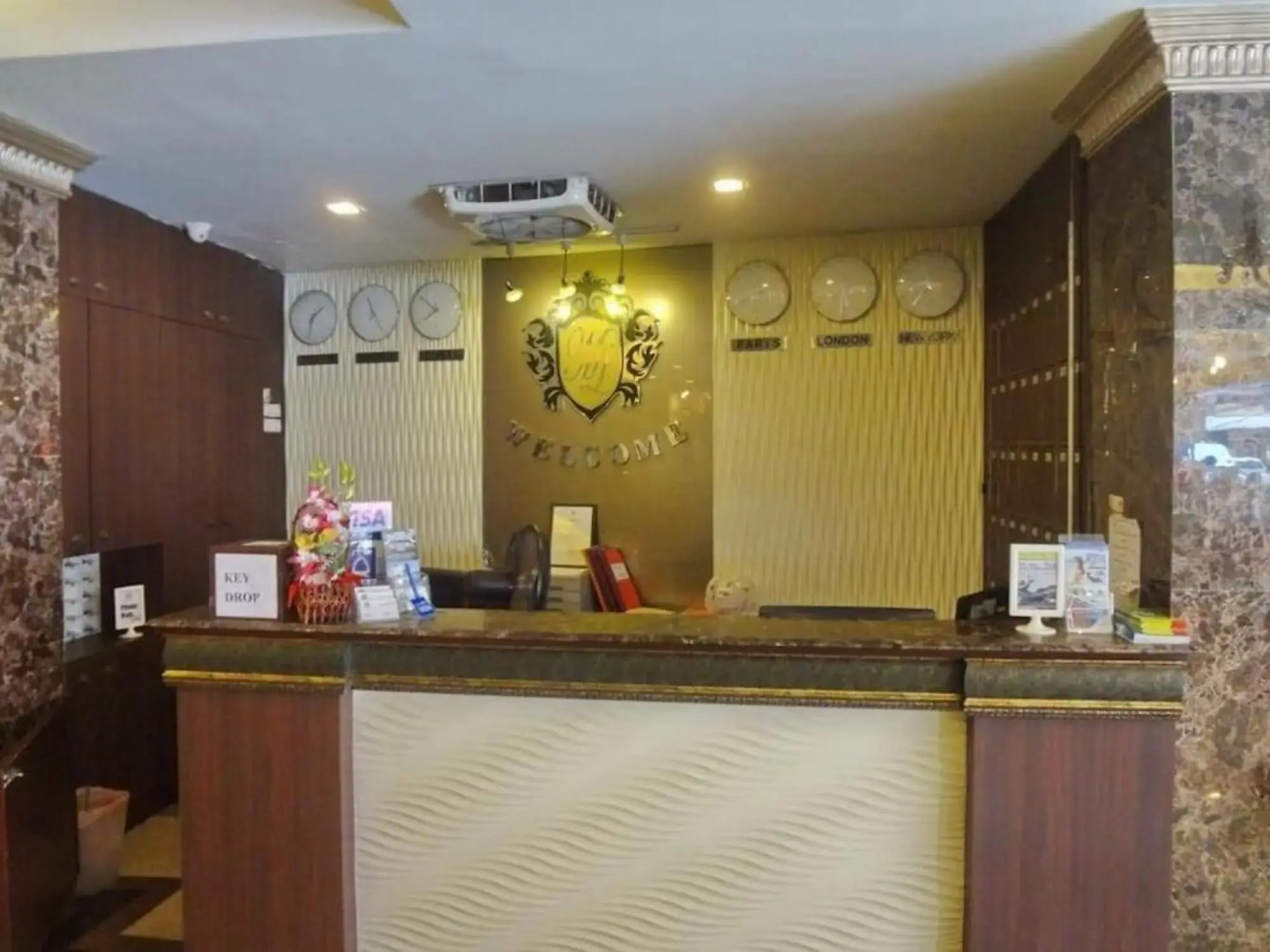 Maleez Lodge Hotel & Restaurant